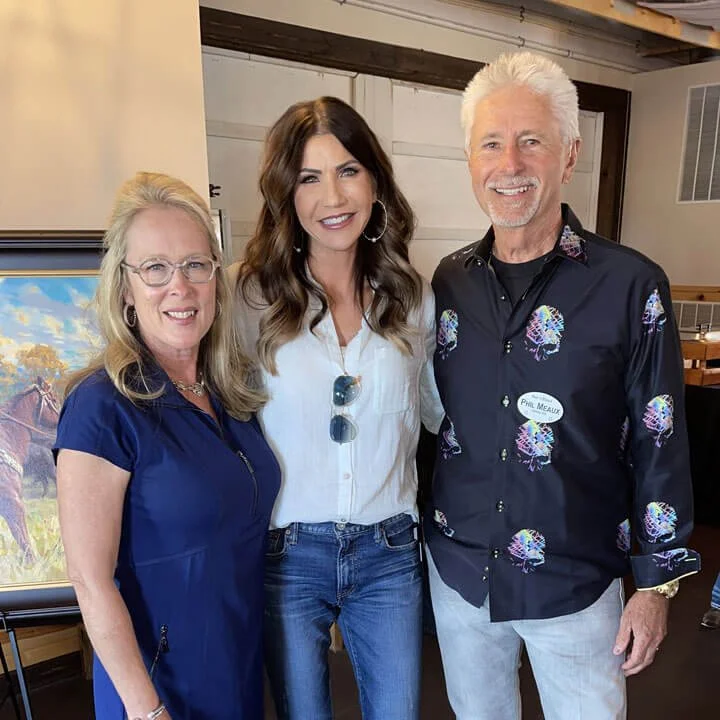 Bus'n Bikers Motorcoach and Motorcycle Club members meeting celebrity guest.