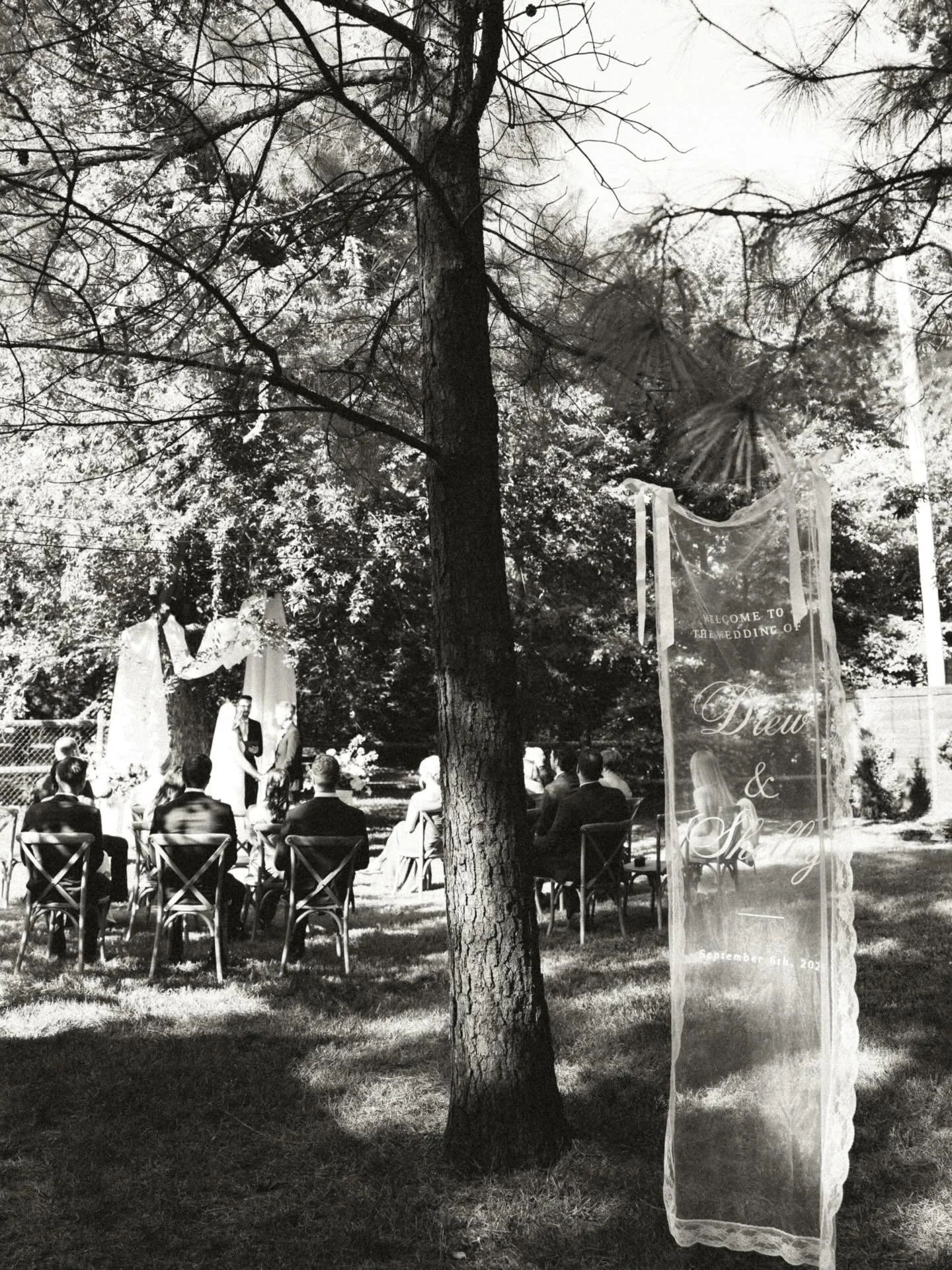 thinking back on such a special ceremony in the Finley&rsquo;s backyard. ceremonies like these have left such a special place in my heart as they remind me of weddings like my own! 🤍 #elopementweddingphotographer #backyardwedding #35mmfilm #weddingf