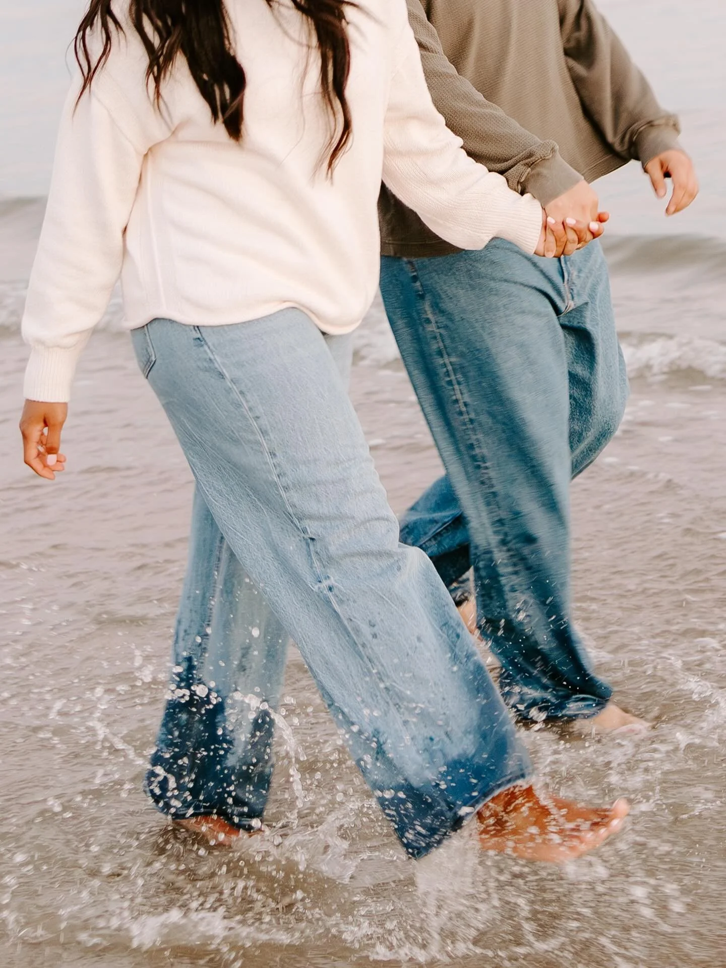 thinking back on late september when Nichole &amp; John brought me to their hometown beach and we frolicked around until nightfall 💘💘 !!! i can&rsquo;t believe the next time i see ya we will be in portugal!!! meet up soon?? @nicholebloise 🤟🏼 #mas