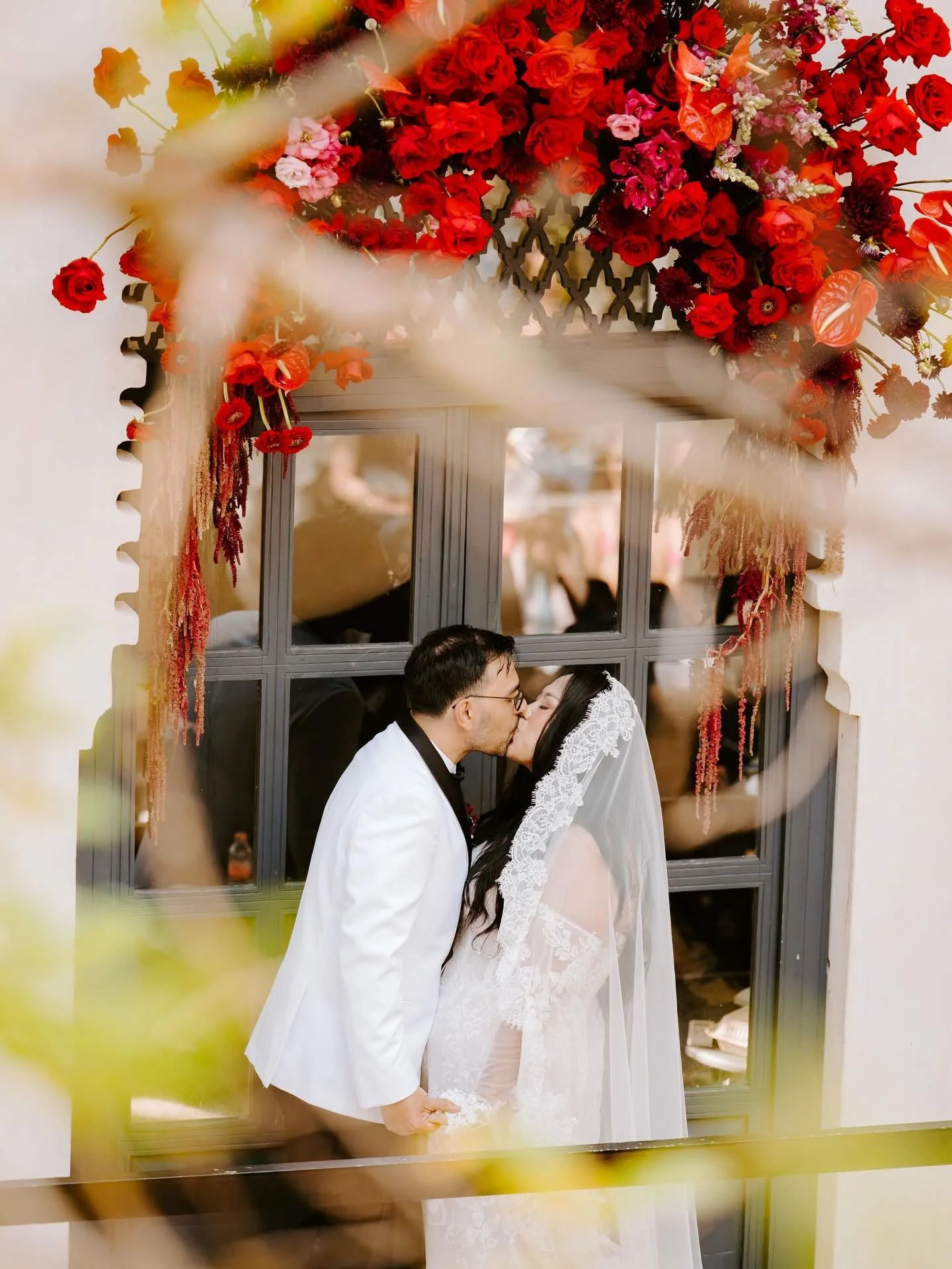 Last weekend Connie &amp; Jordan tired the knot in Tulum, Mexico. It was a wedding to remember with the perfect mix of Connie&rsquo;s Chinese heritage with a traditional flair. 🧧🇲🇽💃🏽🌴❤️ &mdash; From Chinese dragon dancers to a live painter thes