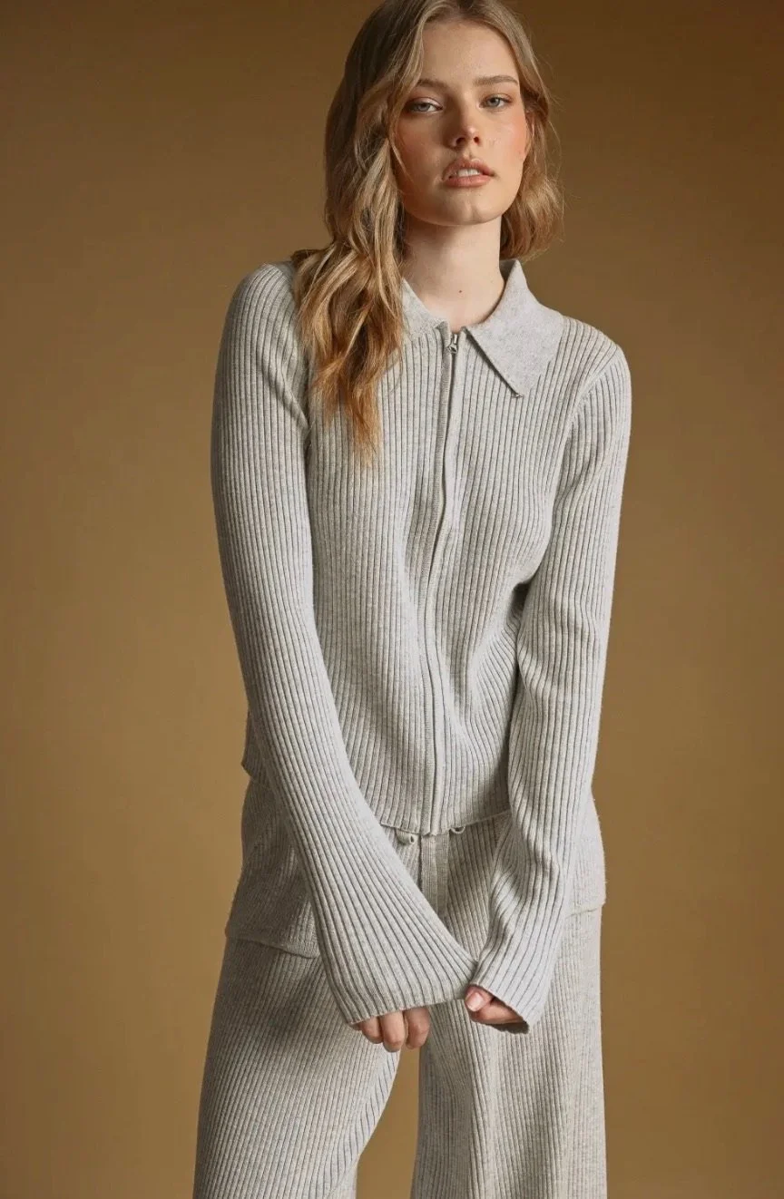 Elegant Ribbed Zip-Up Knitted Jacket