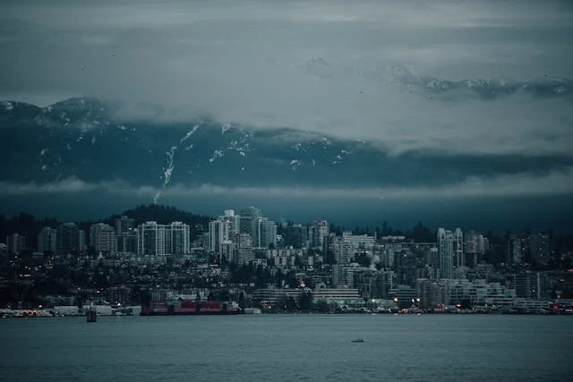 Oil Chokepoint Holds Mortgage Rates Hostage