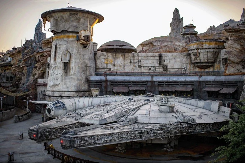 Star Wars: Galaxy's Edge Collectibles 🔒