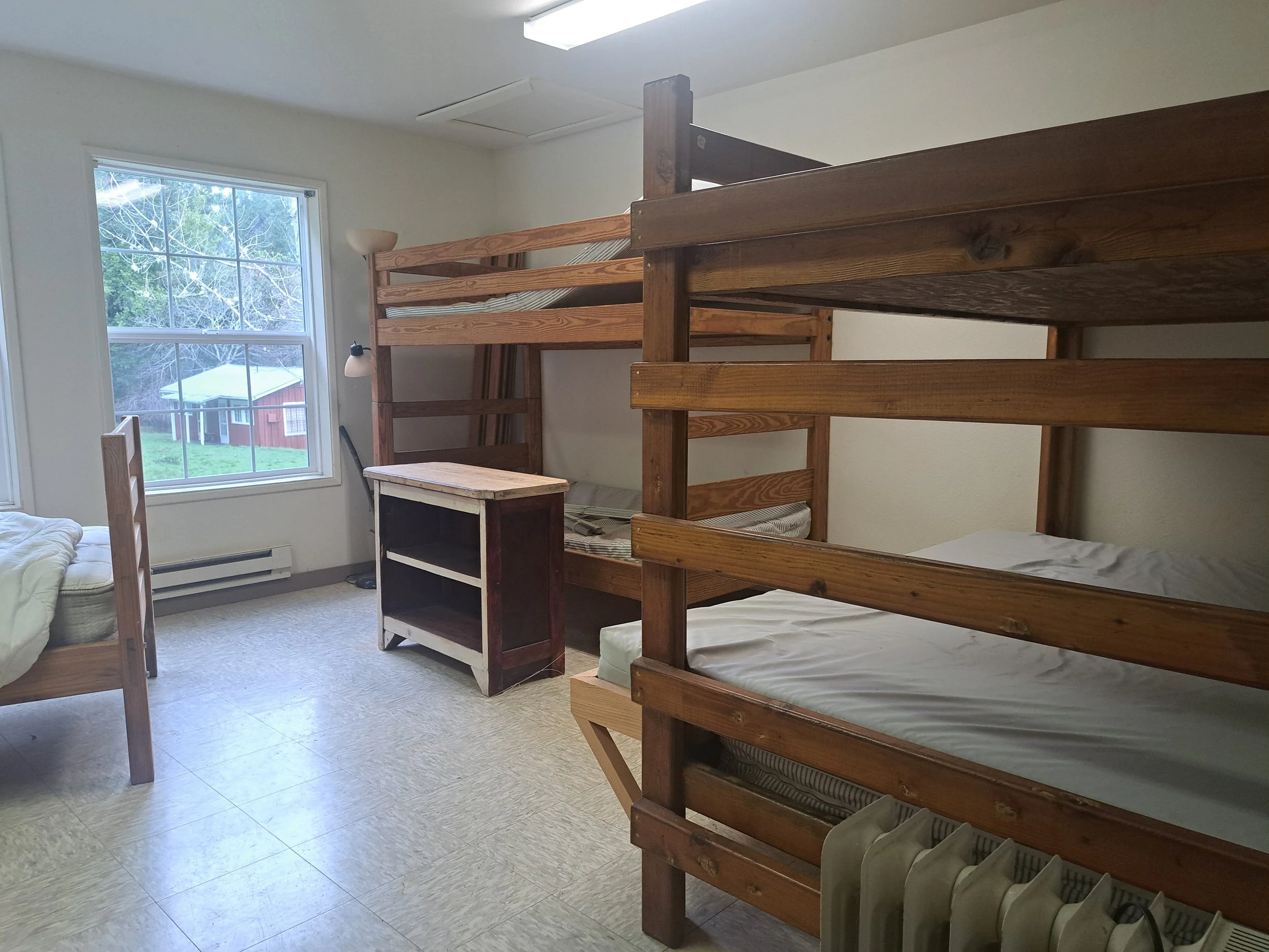 lodge large bedroom with bunks