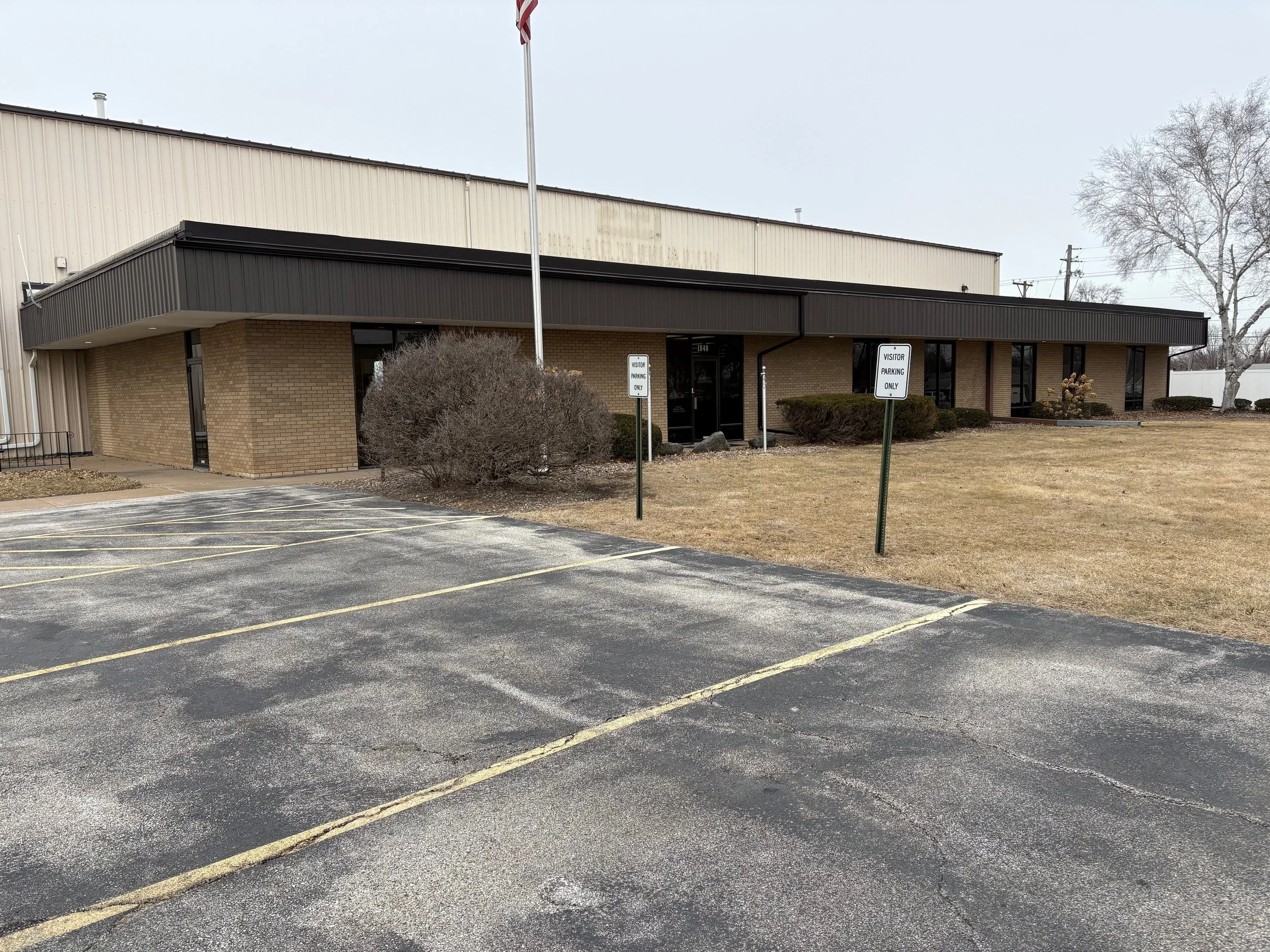 Exterior of Midwest Precast Illinois concrete manufacturing plant