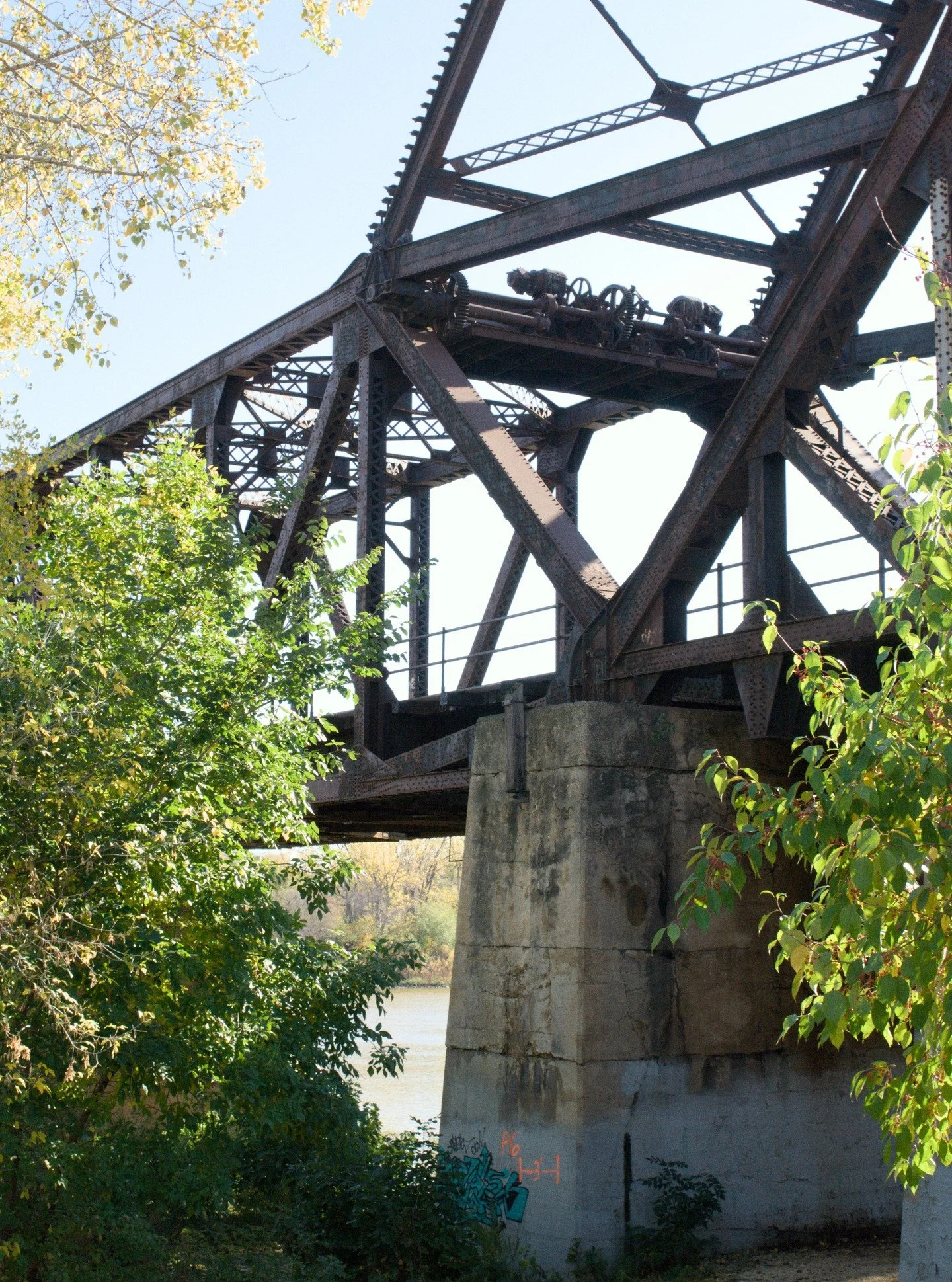 A collection from city to prairies

Winnipeg and its surrounding areas, such as the floodwater system and the town of New Iceland - Gimli

All taken on my Nikon D2X and a dirty sensor😢

#nikond2x #nikoncamera #landscapephotographer