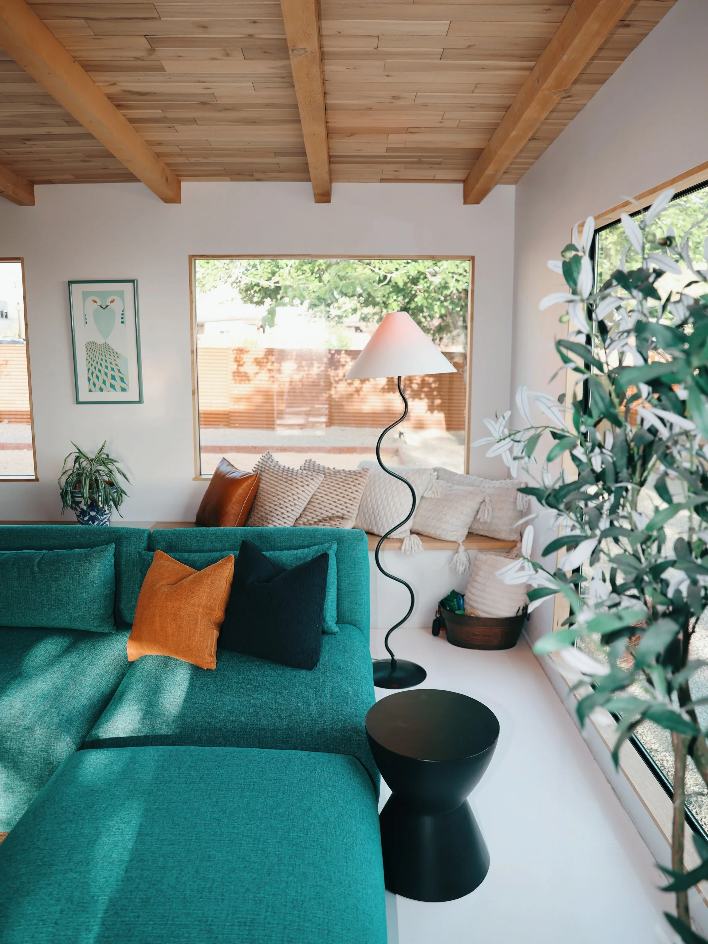 Sundays were made for this.

📸 @emilyeizen 

#theaerie #joshuatree #desertinteriors #slowsunday #highdesert