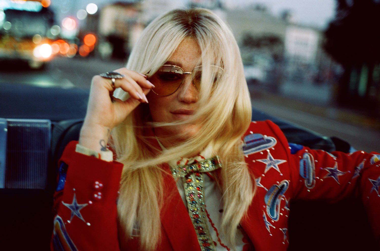 SMALL000013760001_KESHA_FLAT-1500x994.jpg