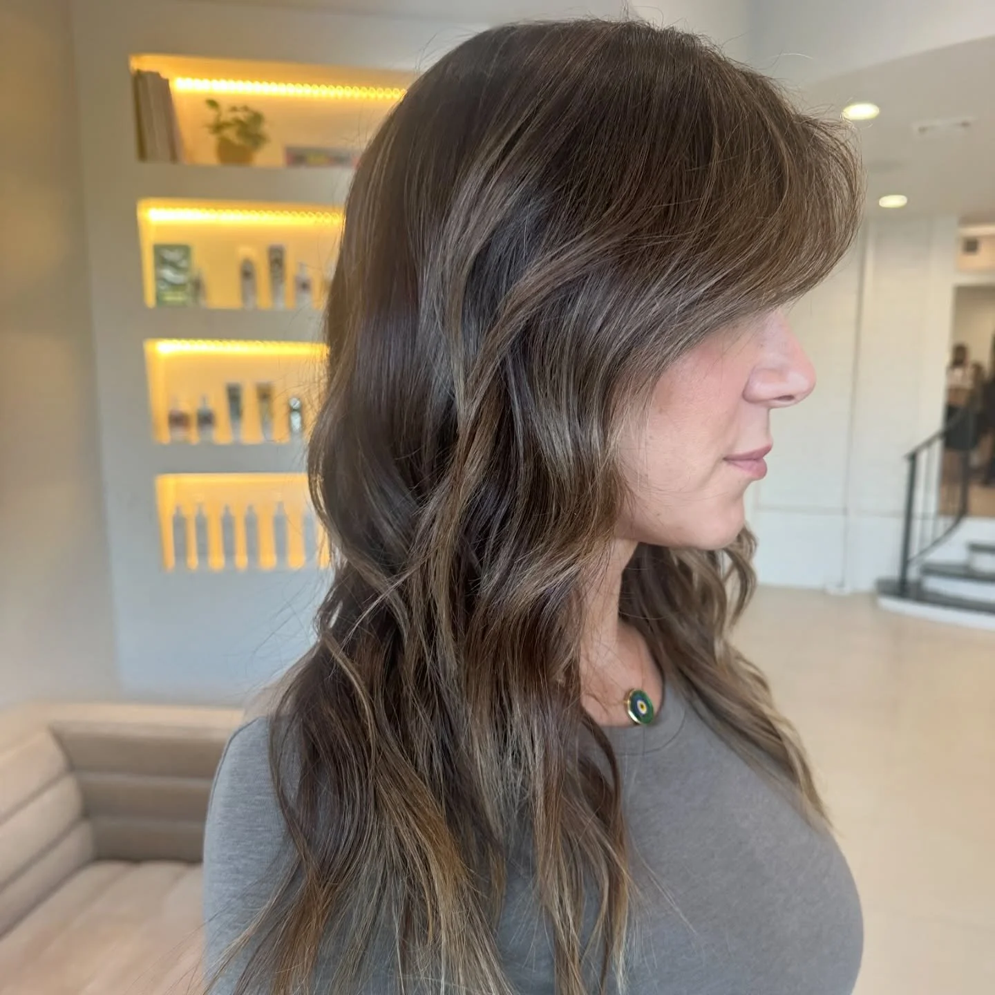Glowy brunette 🦋

Single Process + Half Head Lightening, Haircut &amp; Style by me @nicboaz 

#themanehaven #goodhair #brunettebalayage #greycoverage #redkenobsessed #nyhaircolorist #nyhairsalon #mamaroneckny #eastchesterny #bestofwestchester