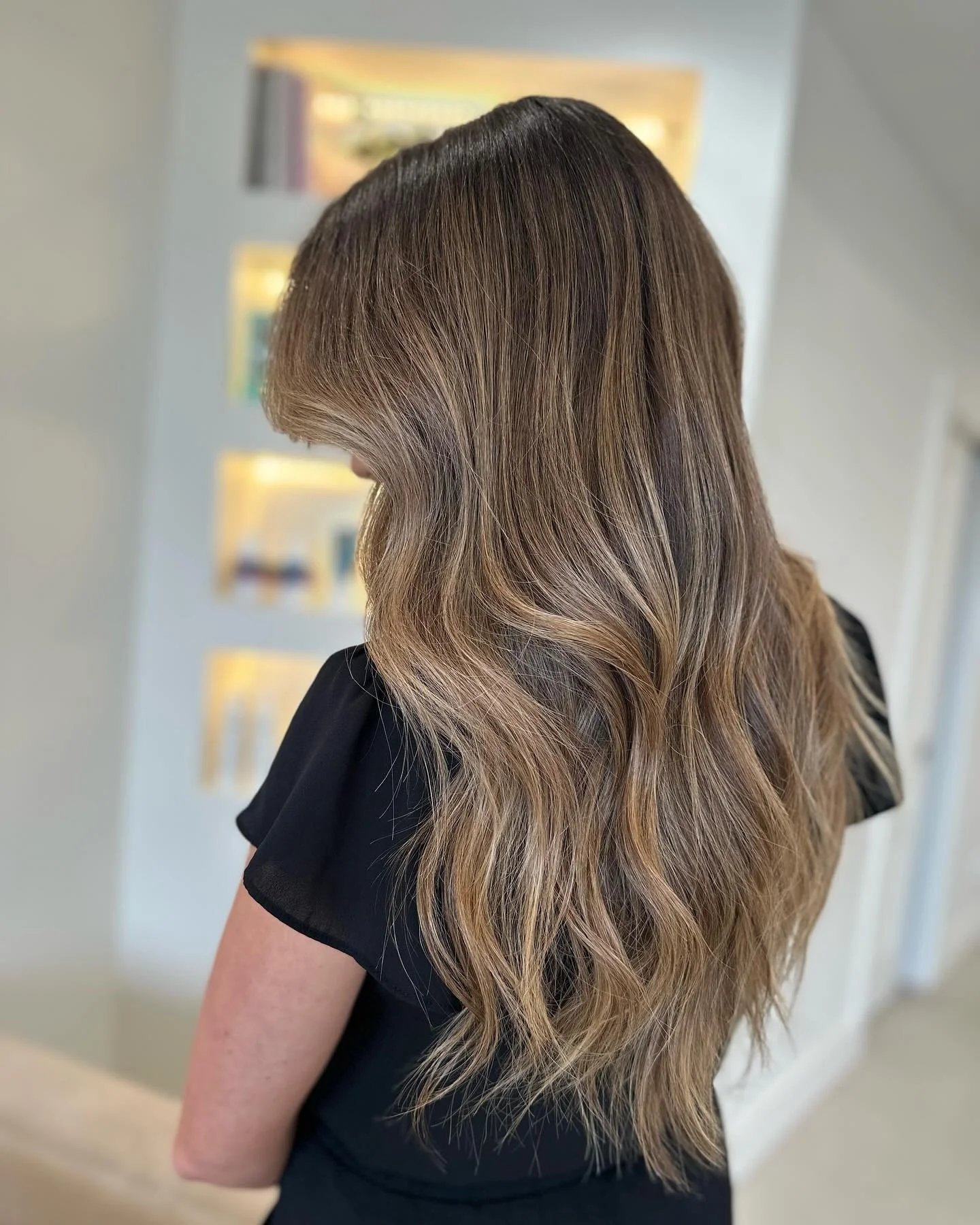 Toned down✨
Color cut style by @nicboaz 

#themanehaven #livedinhair #nycolorist #nyhairsalon #bestofwestchester #hairgoals #brondehaircolor #dimensionalhaircolor #miamihair #miamihaircolorist #brunettehair #handpaintedhair #modernsalon #hairinspo #b