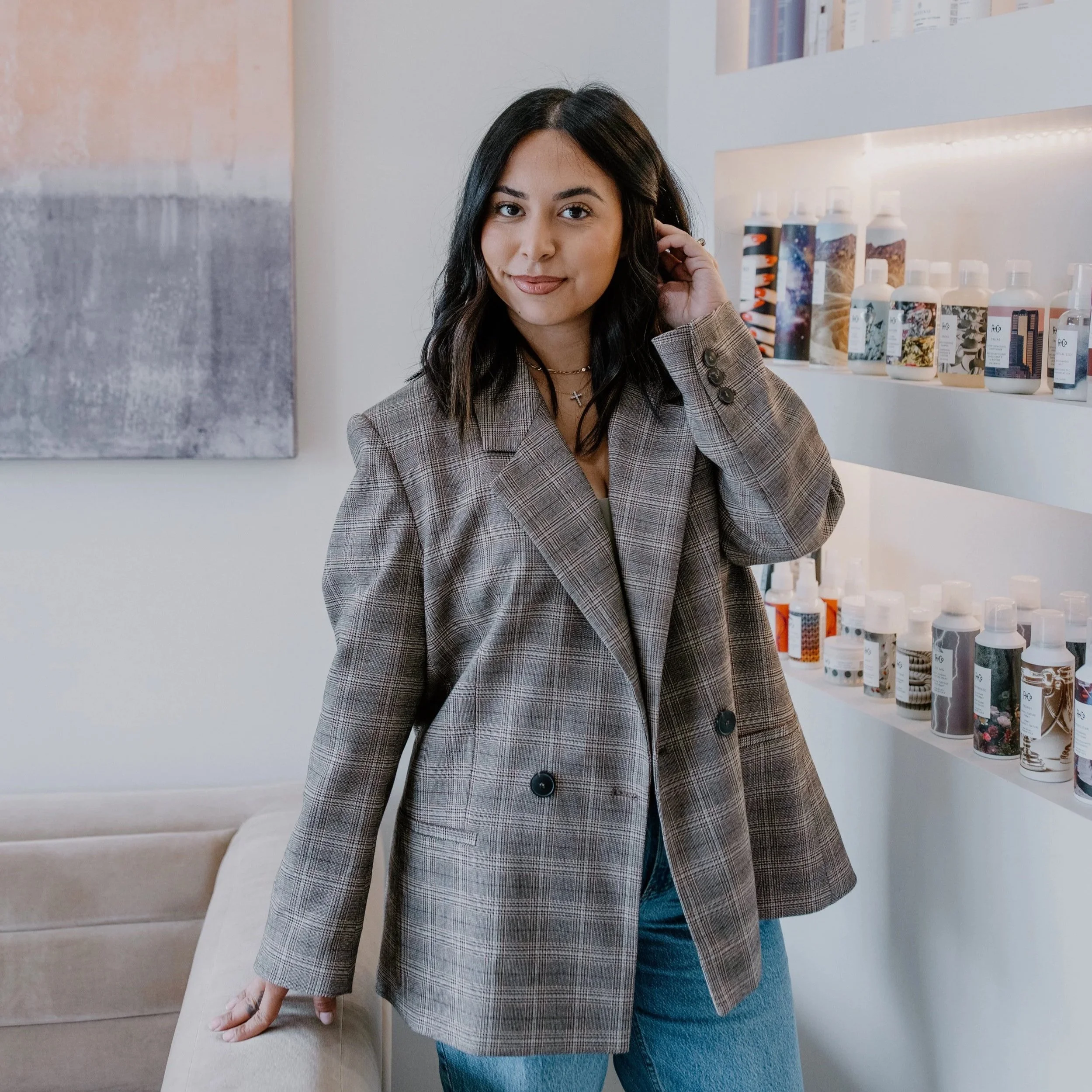 LIVED-IN COLOR SPECIALIST & STYLIST