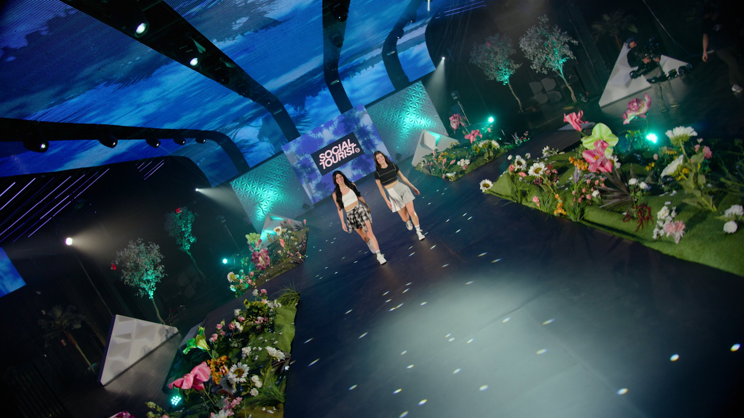 Hollister
SOCIAL TOURIST