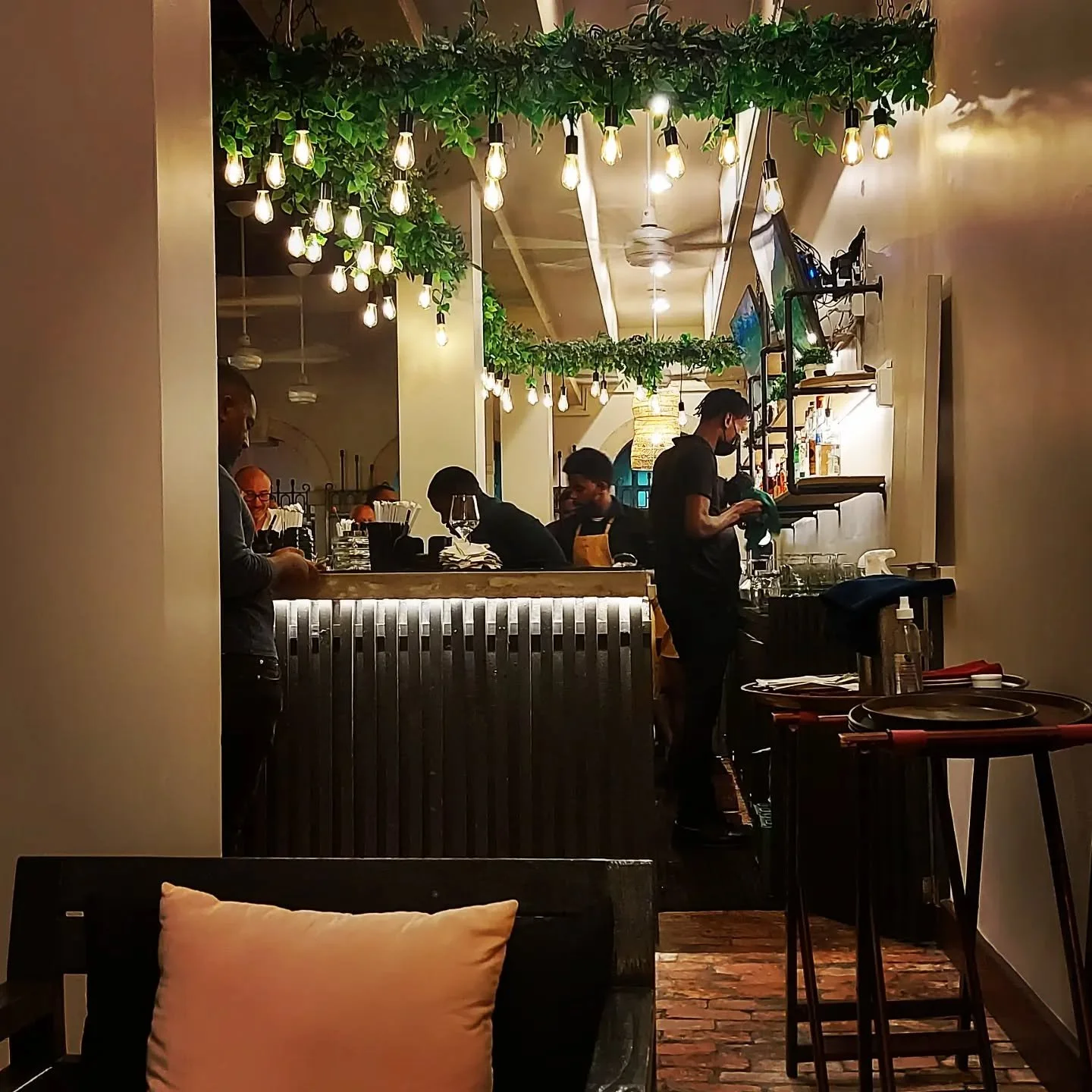 Barbados has some really top teir bars. At @westbarbarbados I had a great time, lemmie tell yall how it went (everything is /10).

Manago margarita- 8.5 (the lime was a nice touch to play on the Mango)

Whiskey sour- 10

Black Russian - 8 ( I say 8 o