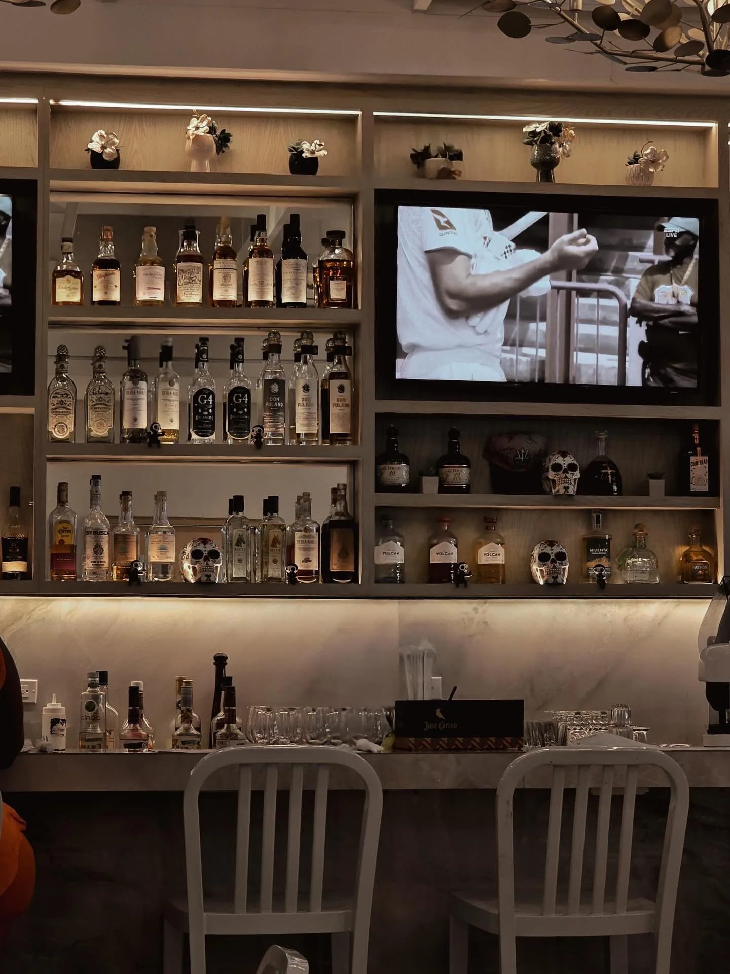 Soft light. The clink of good glassware. A back bar that earns its quiet confidence.

Cafe 195, Warrens. The kind of evening that doesn&rsquo;t need to announce itself.

Built with intention. The sort of spot that becomes your spot.

The real Barbado