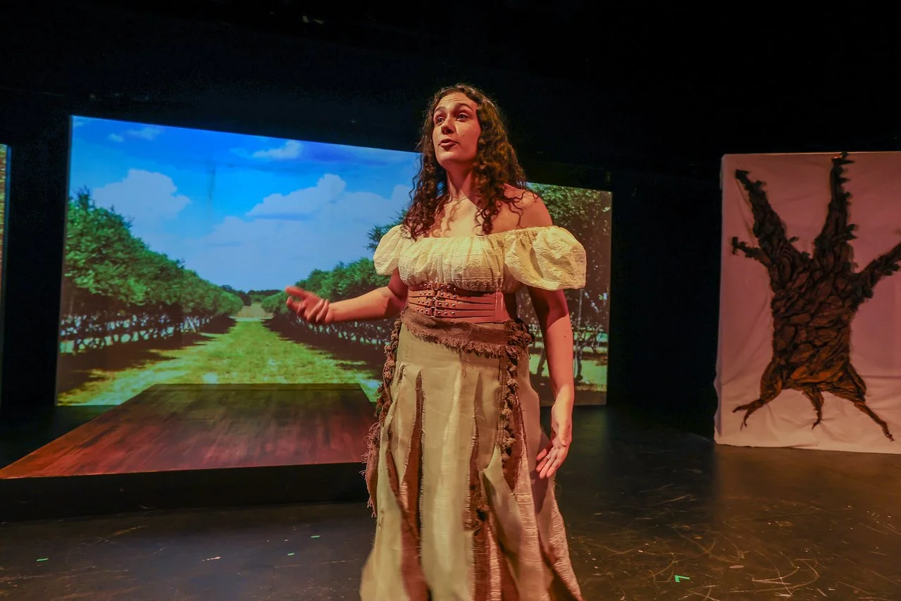 Untitled JesusXJudas Lesbian Play
Photos by Paola Nogueras