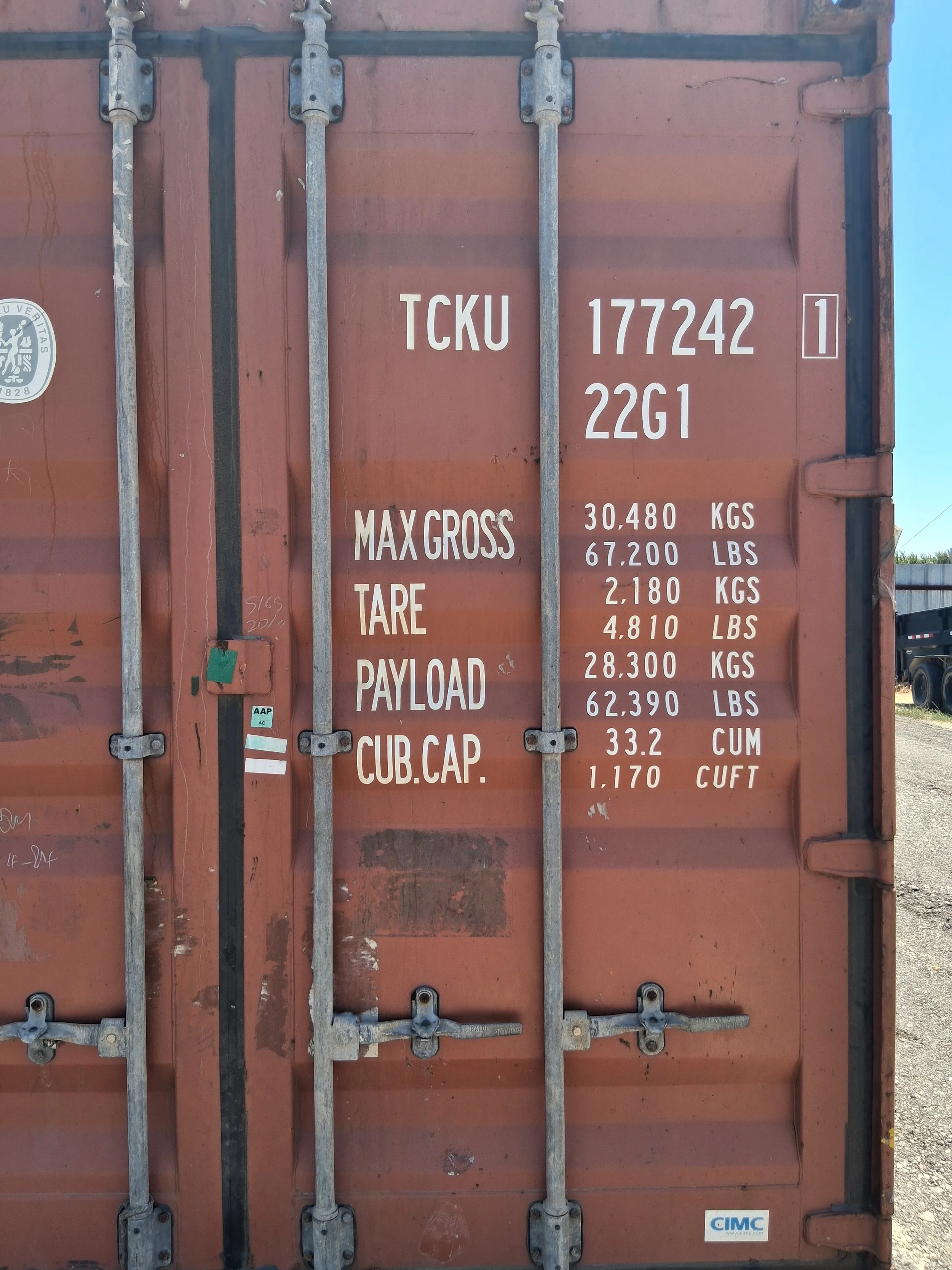20ft-container-right-door-writing-closeup.jpg