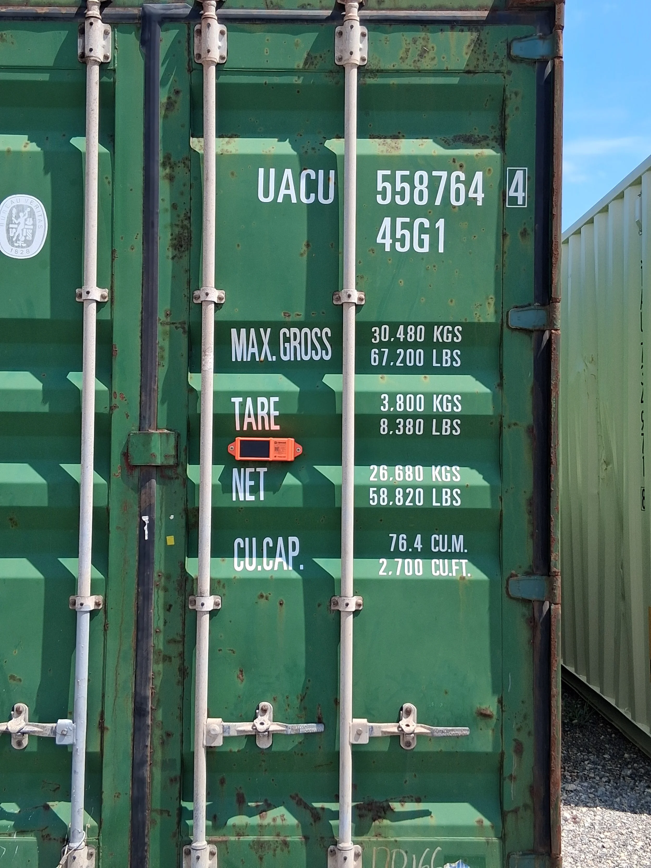 40ft-container-right-door-writing-closeup.jpg