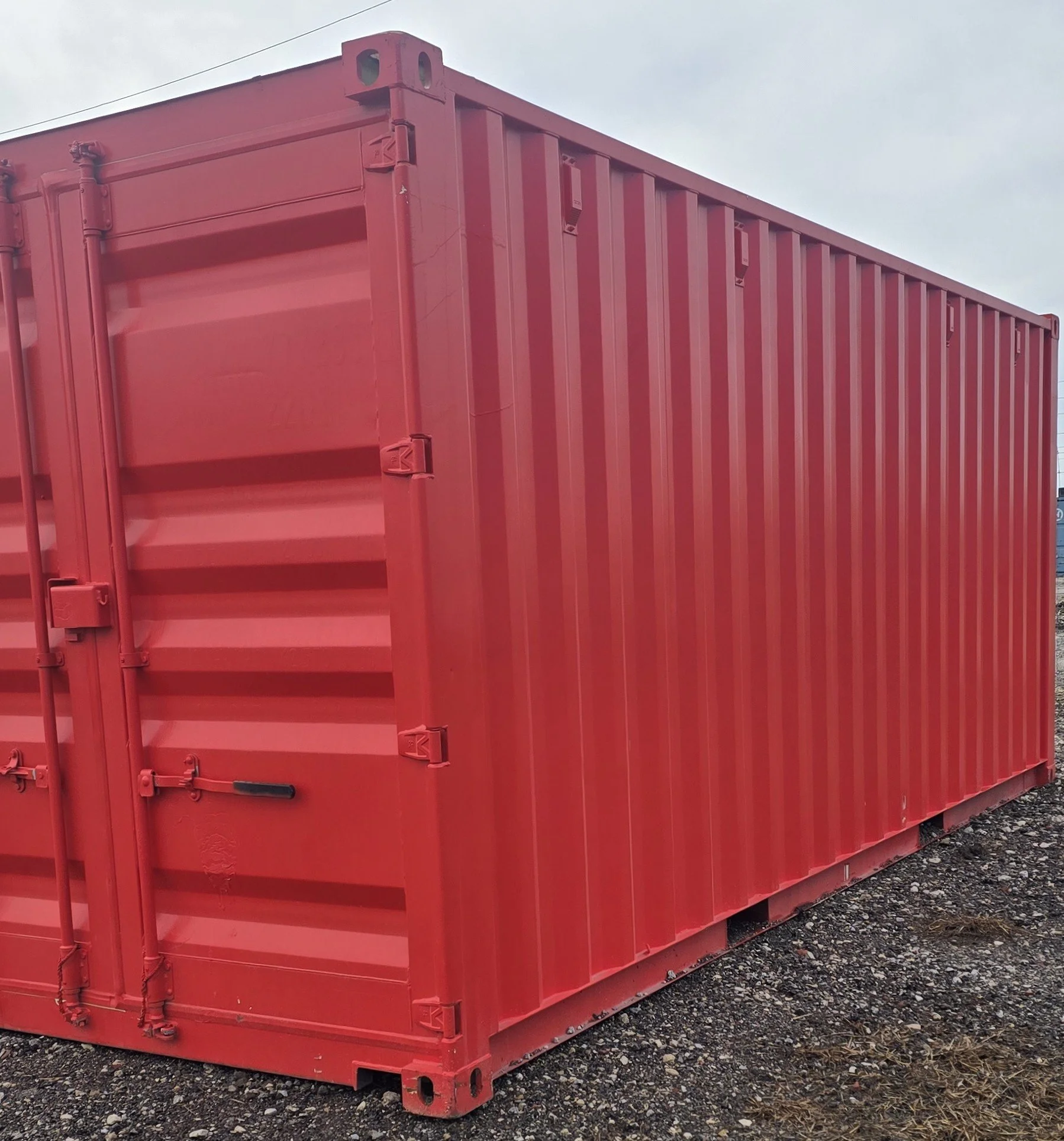 Right side view of 20 ft newer shipping container exterior