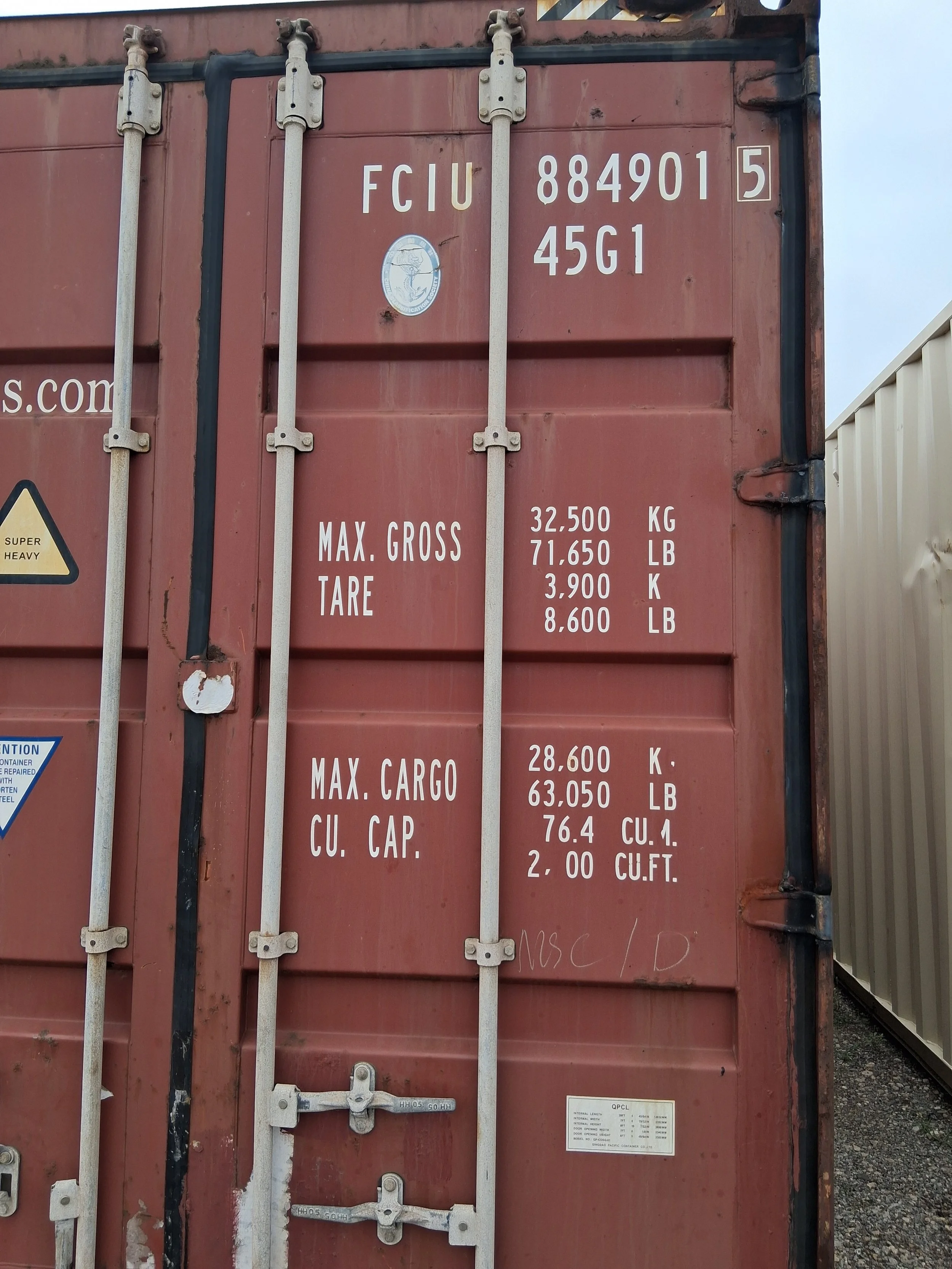 40ft-container-right-door-writing-closeup.jpg