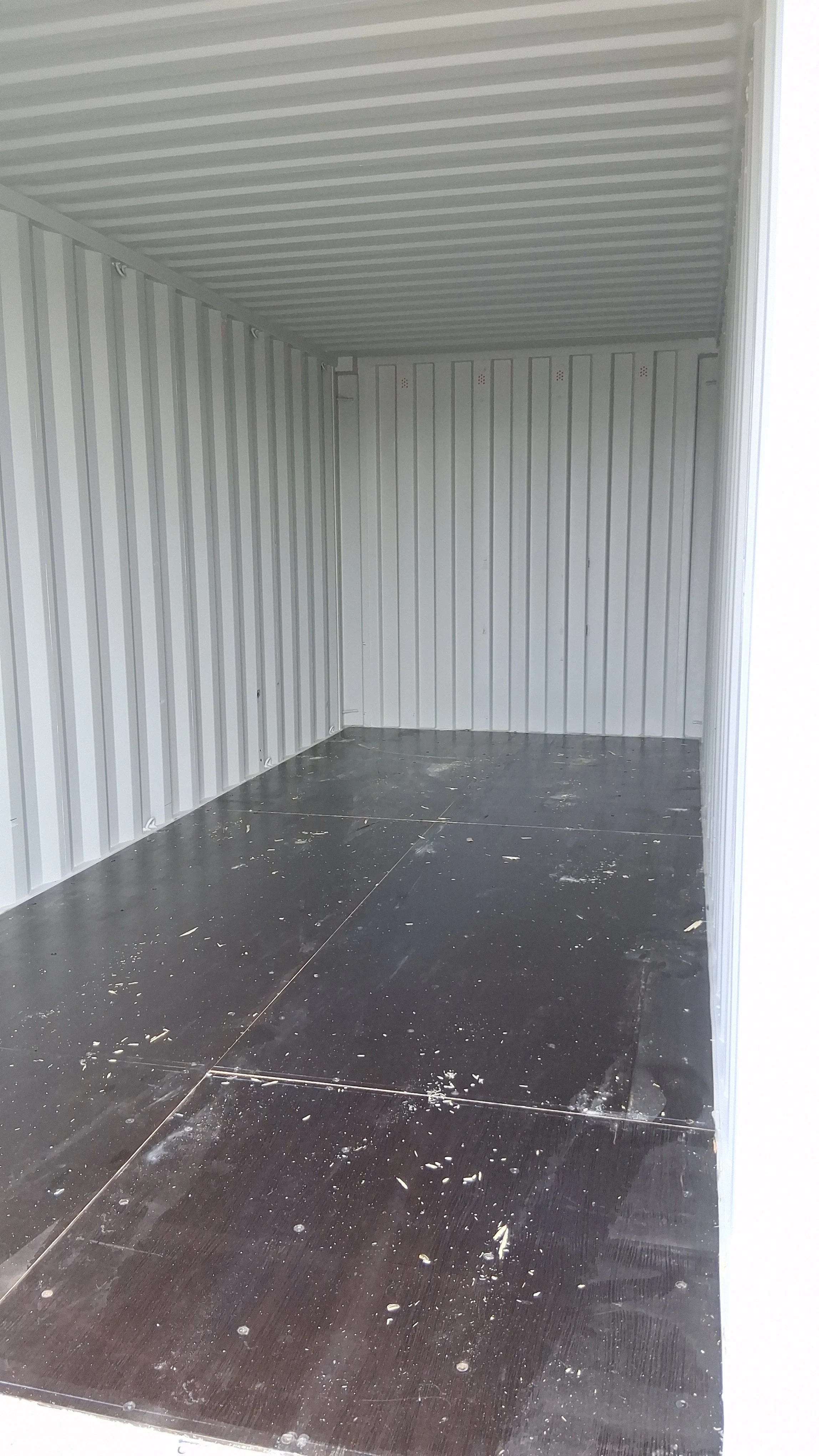 20ft-container-interior-clean-floor.jpg (Copy)