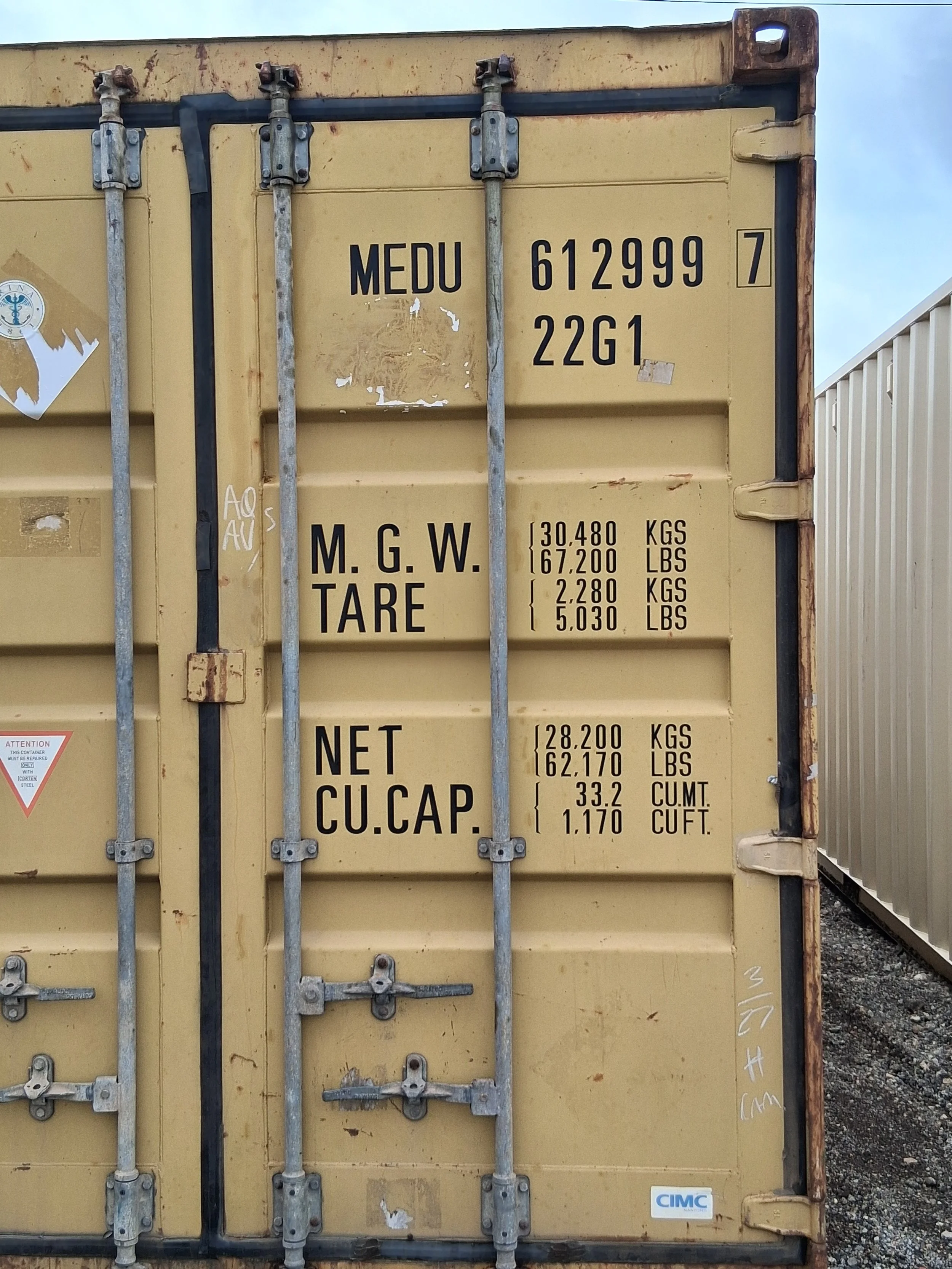 20ft-container-right-door-writing-closeup.jpg
