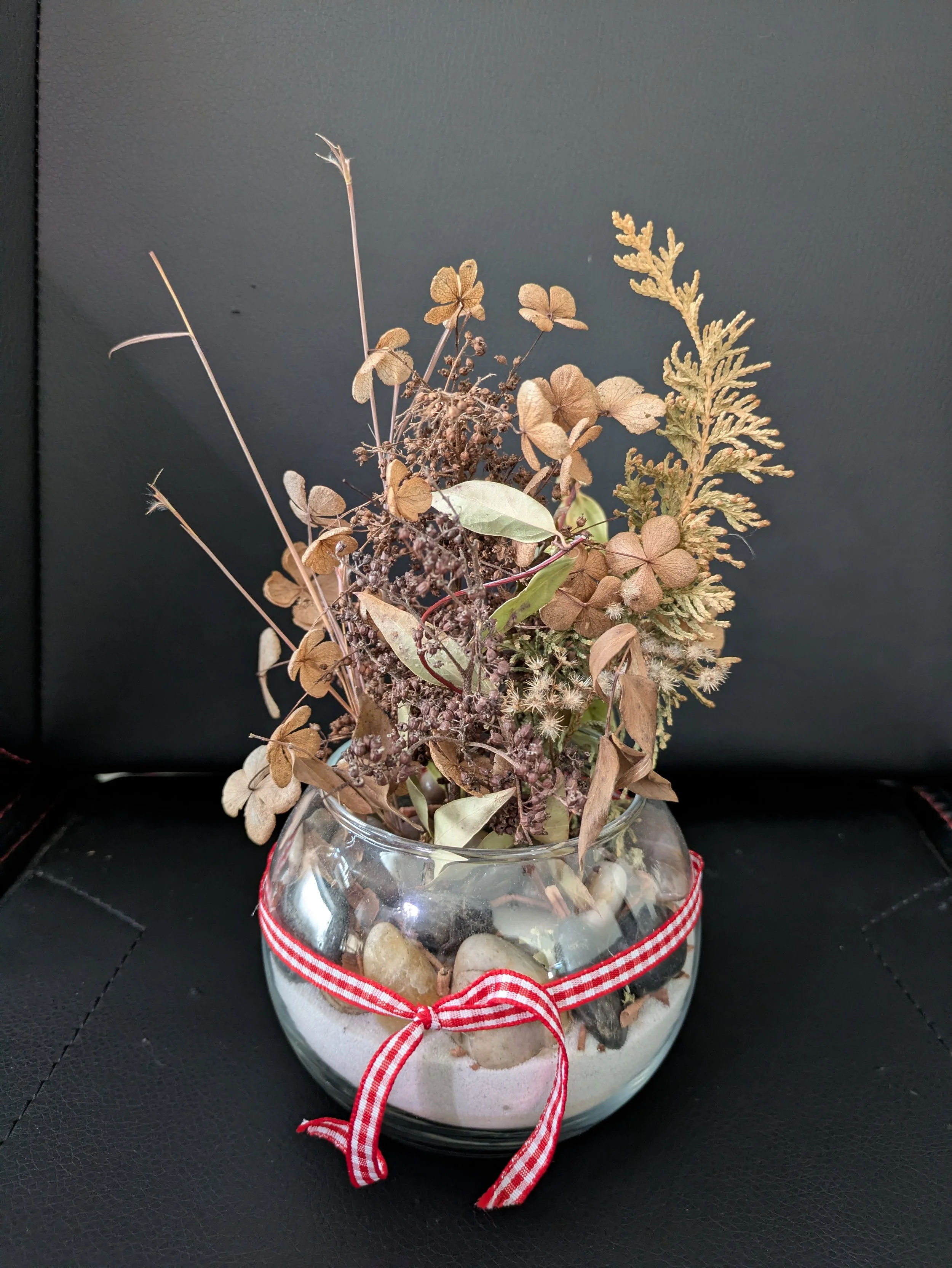 Small centerpiece and art arrangements with dried flowers