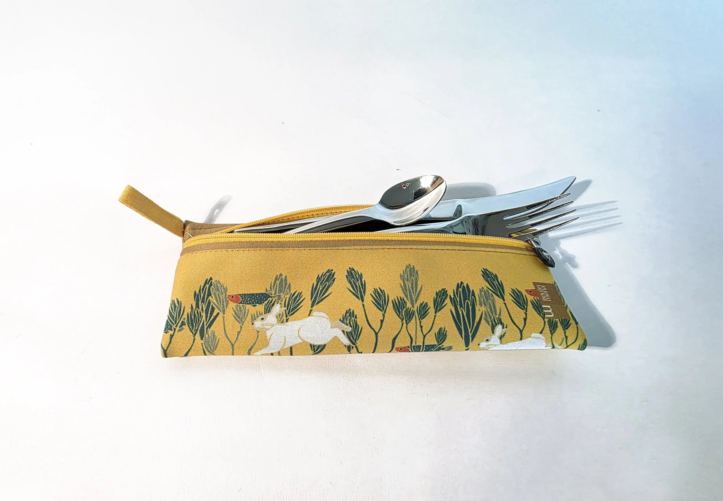 CONEJOS AMARILLO LAPICERA.jpg