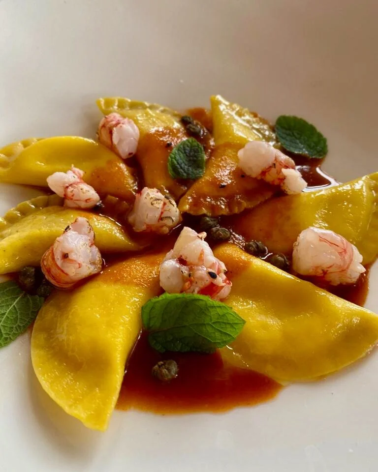 Calzoncelli all' uovo ripieni di burrata un astice