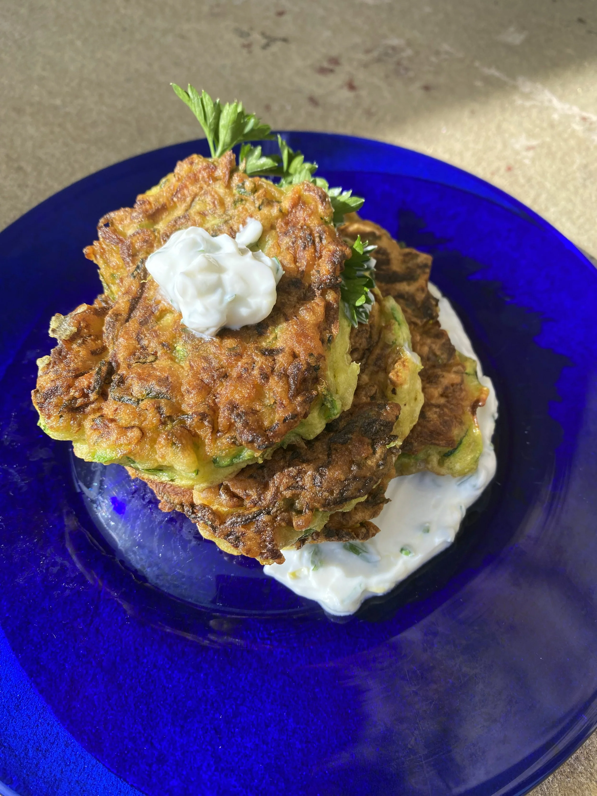 Zucchini fritters with yogurt sauce