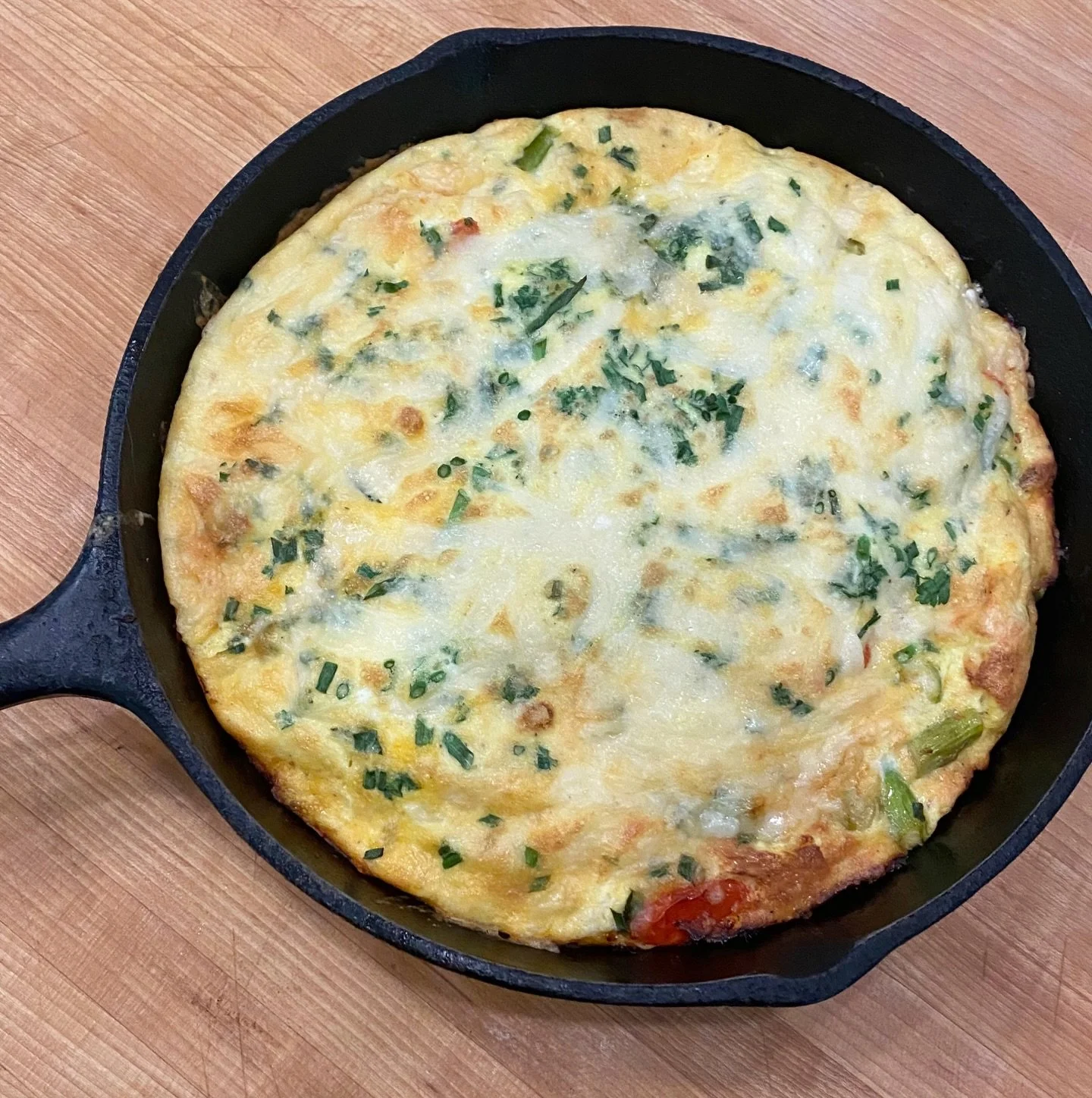 The asparagus frittata is a celebration of simplicity and elegance, bringing together the delicate, earthy flavor of fresh asparagus with perfectly cooked, rich, creamy eggs. Rooted in Italian culinary tradition, this dish transforms humble ingredien