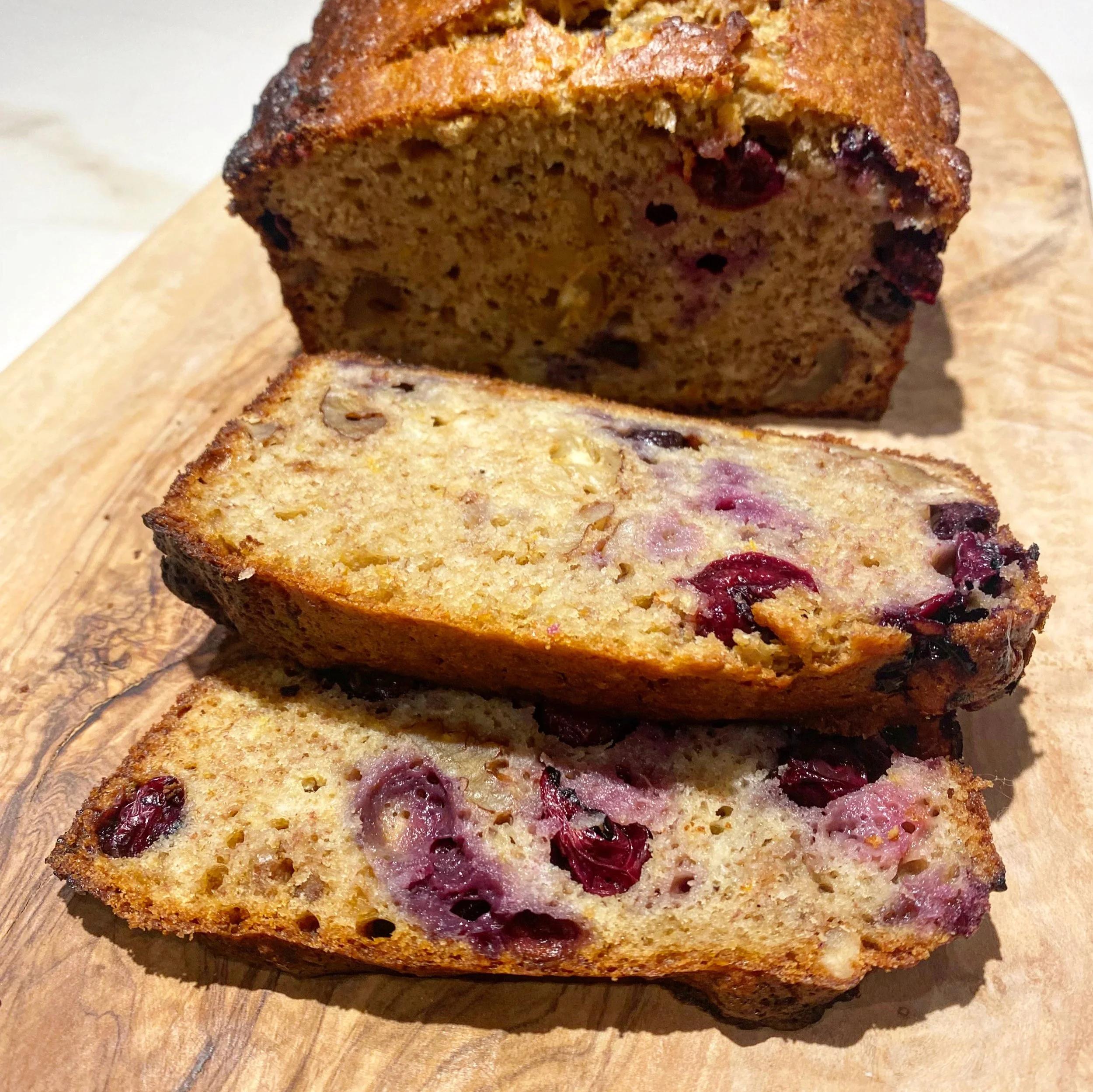 Perfect for brunch, afternoon tea, or just snacking, this moist and flavorful Blueberry Banana Bread stays delicious for at least 3 days unrefrigerated when tightly covered in plastic wrap. Refrigeration makes the cake become dense. The riper the ban