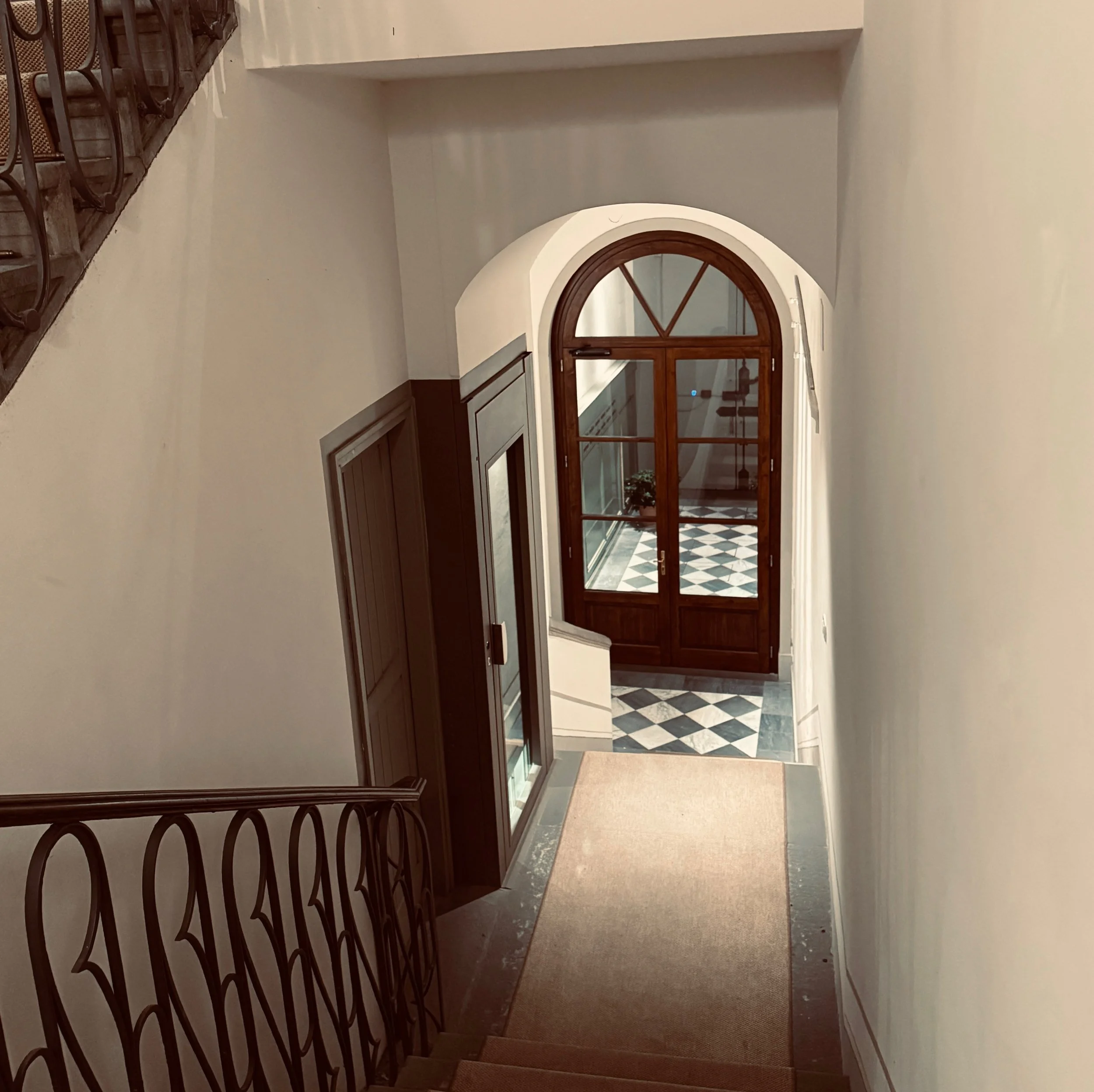 Goodbye Florence and Casa G, my home for a few days. At least for now! Each visit, I see something new, taste something wonderful, drink veletry wines, walk streets with unexpected surprises, and never tire of Piazza del Duomo. What a lovely visit wi