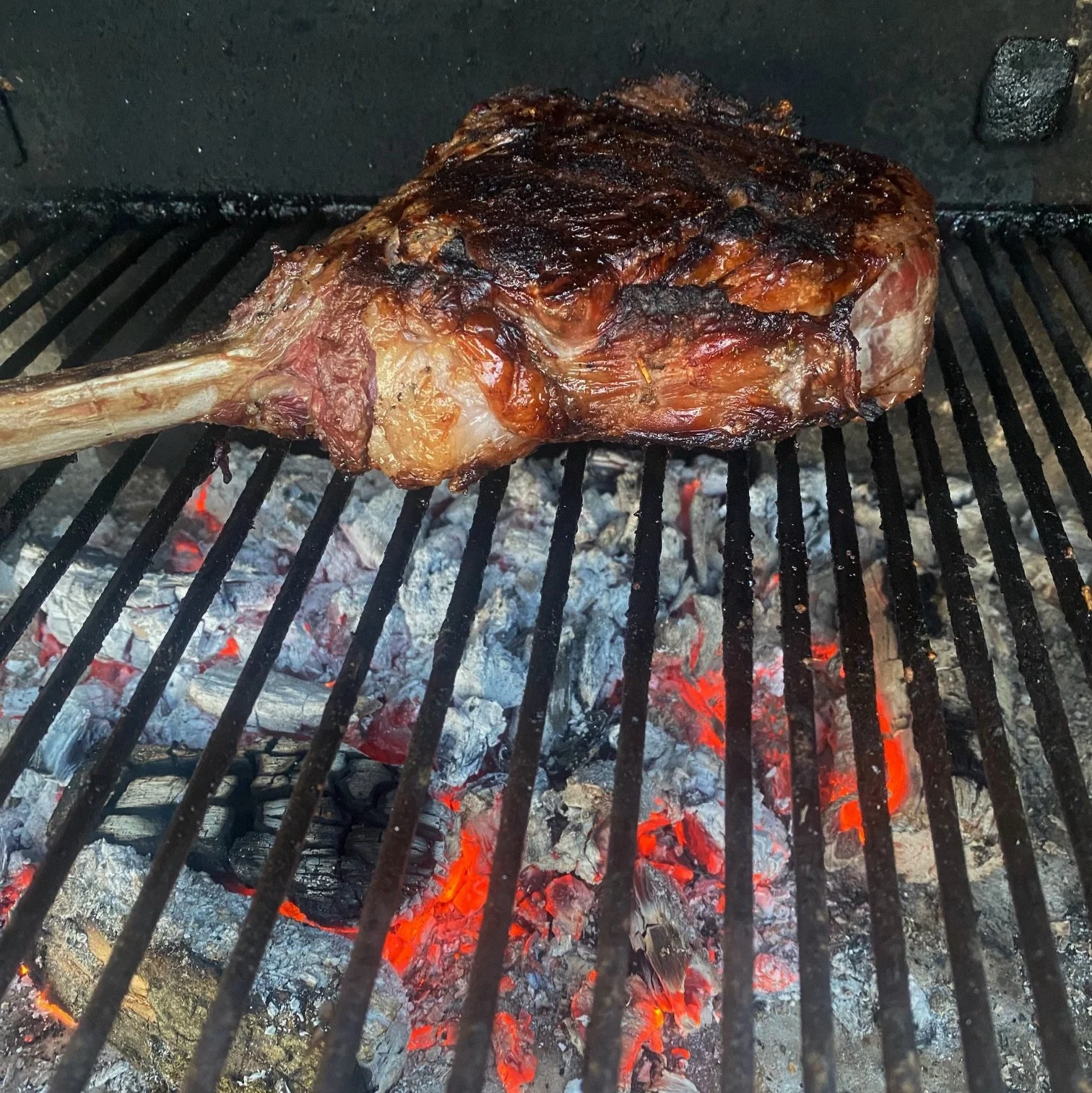 One of Tuscany&rsquo;s most iconic dishes, Bistecca alla Fiorentina, pairs perfectly with a full-bodied red wine. Since this is all about the meat, go to a reliable butcher to get the right cut. It tastes best when it is Angus beef that has been dry-