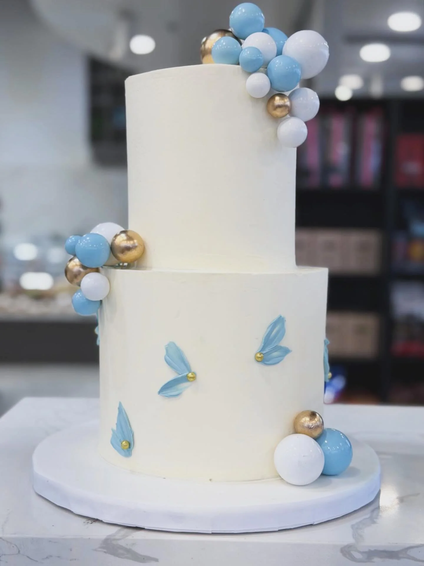 Baby blues 🩵🩵🩵

#mercatofinefoods #bolton #buttercream #chocolatework #pastryart