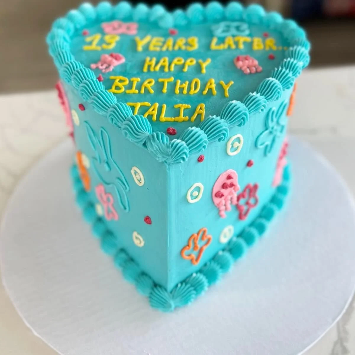 We love a pop of colour 🩵🎉 

#mercatofinefoods #bolton #pastryart #customcakedesign #delicious