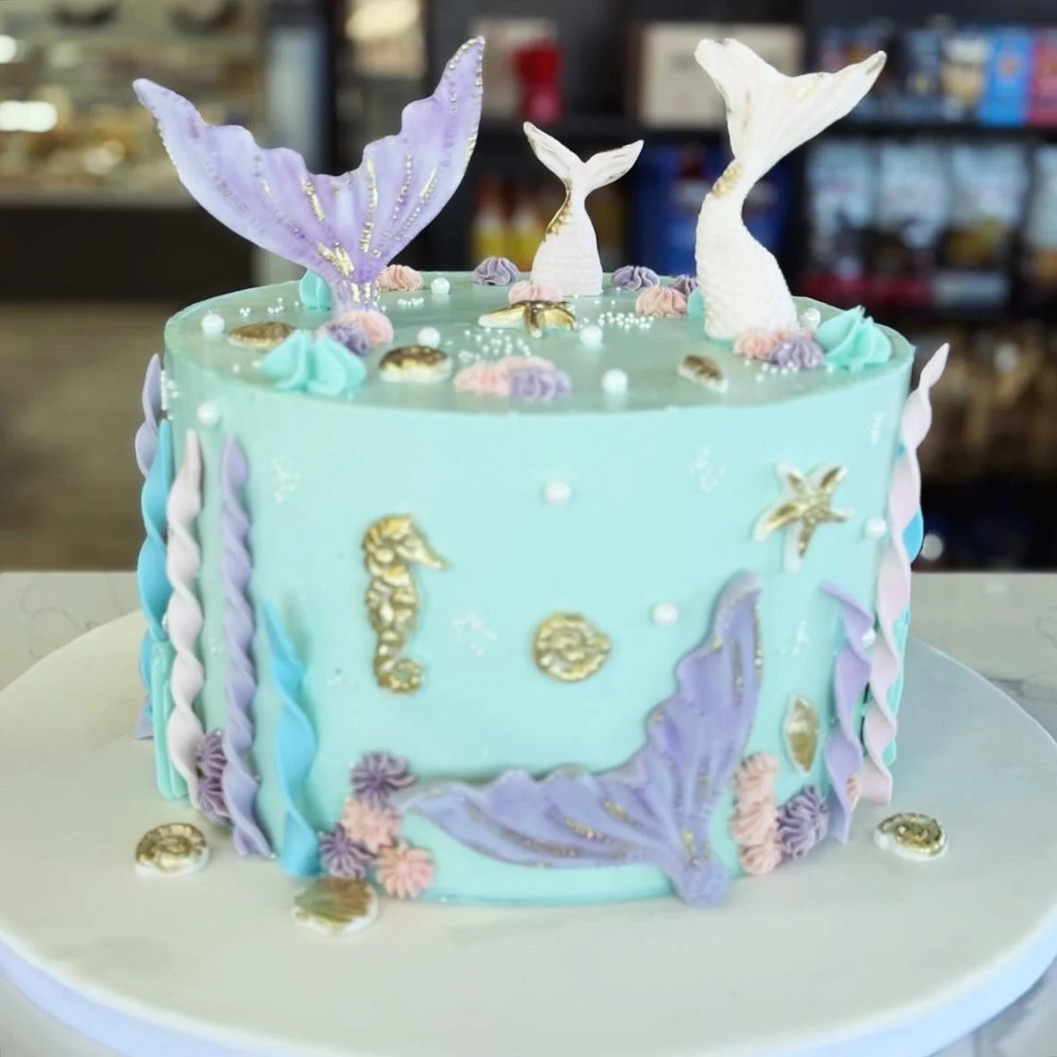 Mermaid mood on 🧜🏻&zwj;♀️ 

#mercatofinefoods #customcake #birthdayvibes #cakeart #delicious
