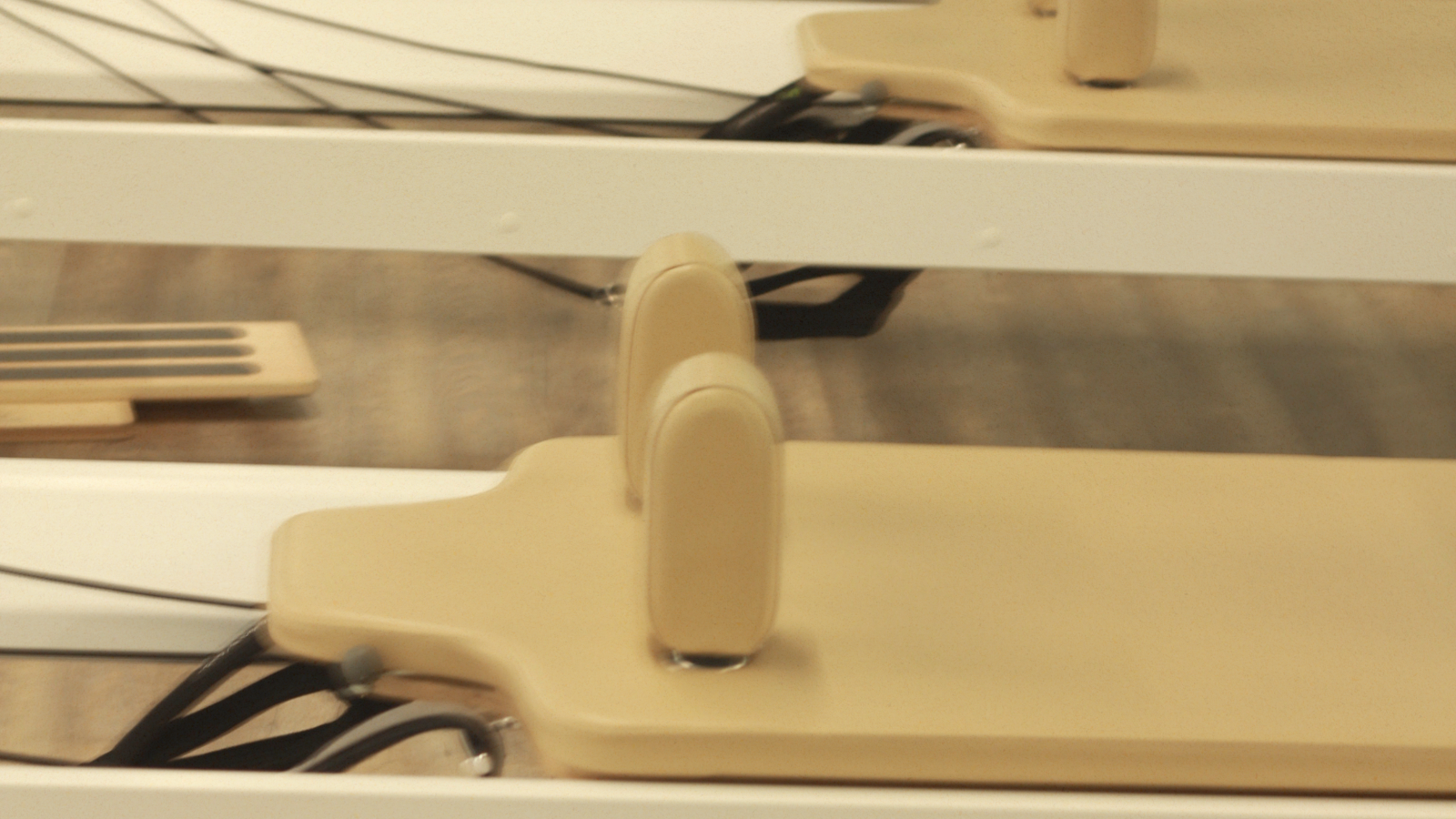 Reformer pilates machine