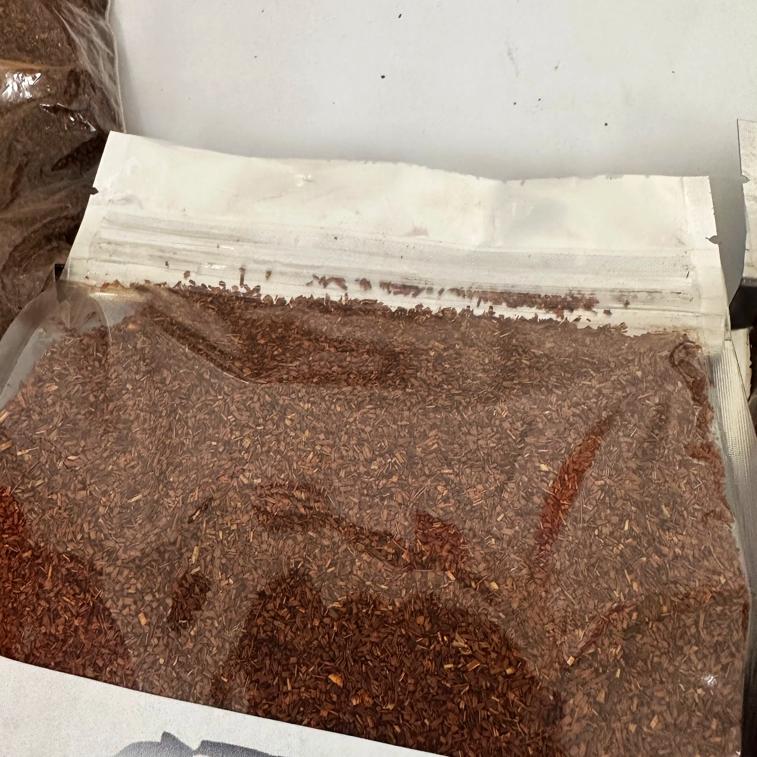 Fine-cut Rooibos leaves