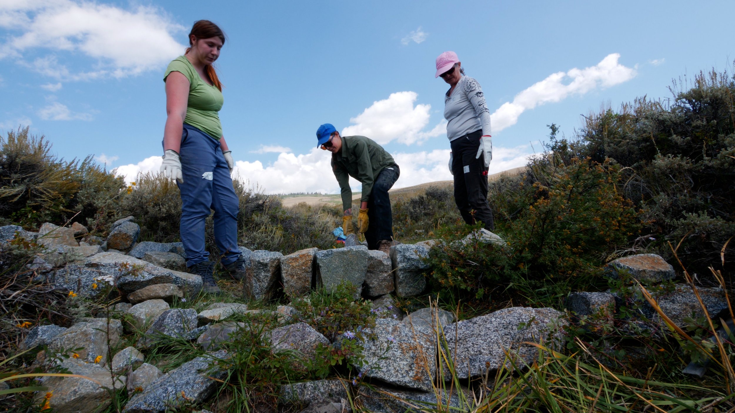 WRV_RockView_3girlCrewBuilds2ndLayers.jpg