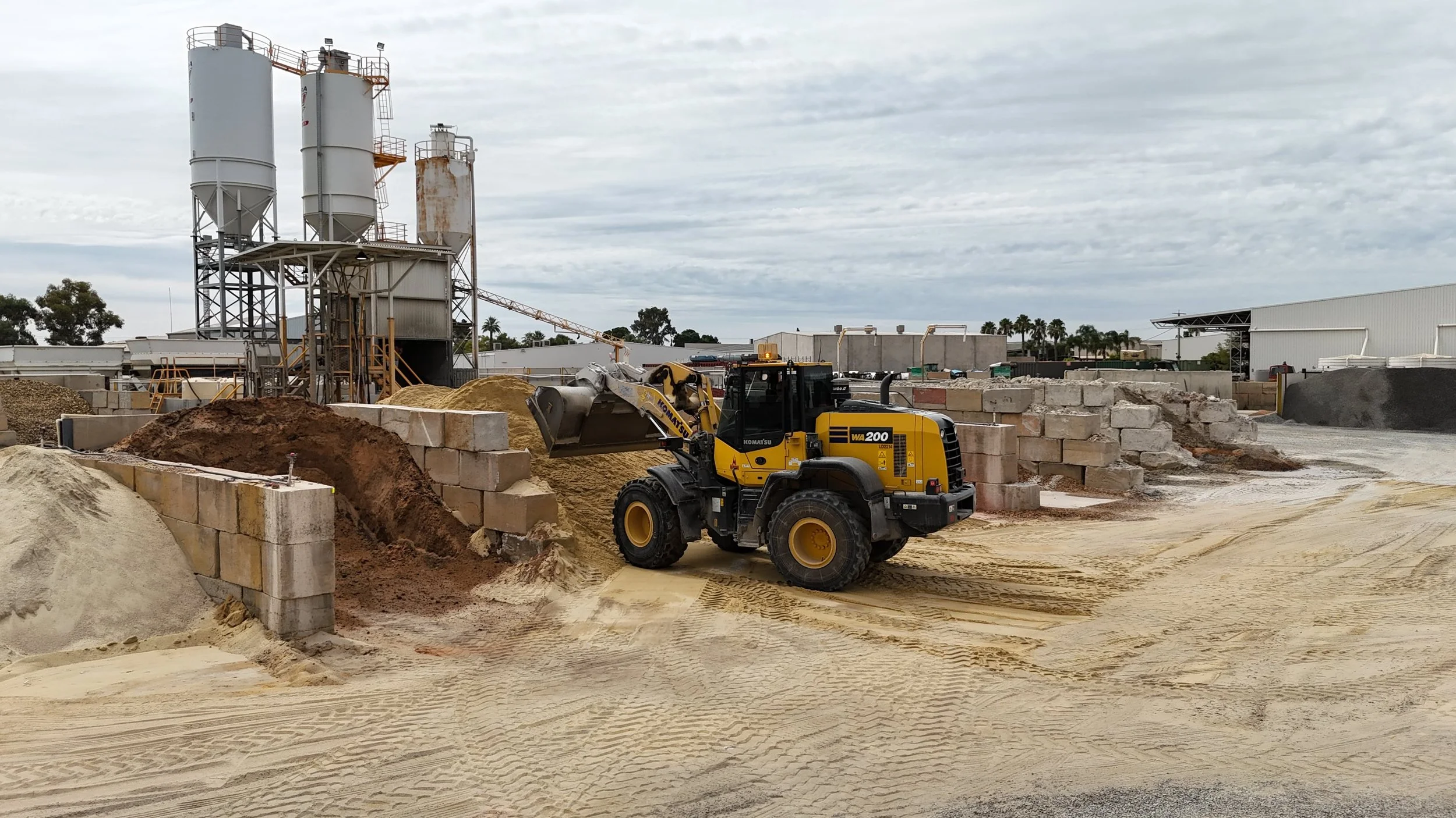 Mildura Mini Mix Komatsu WA200