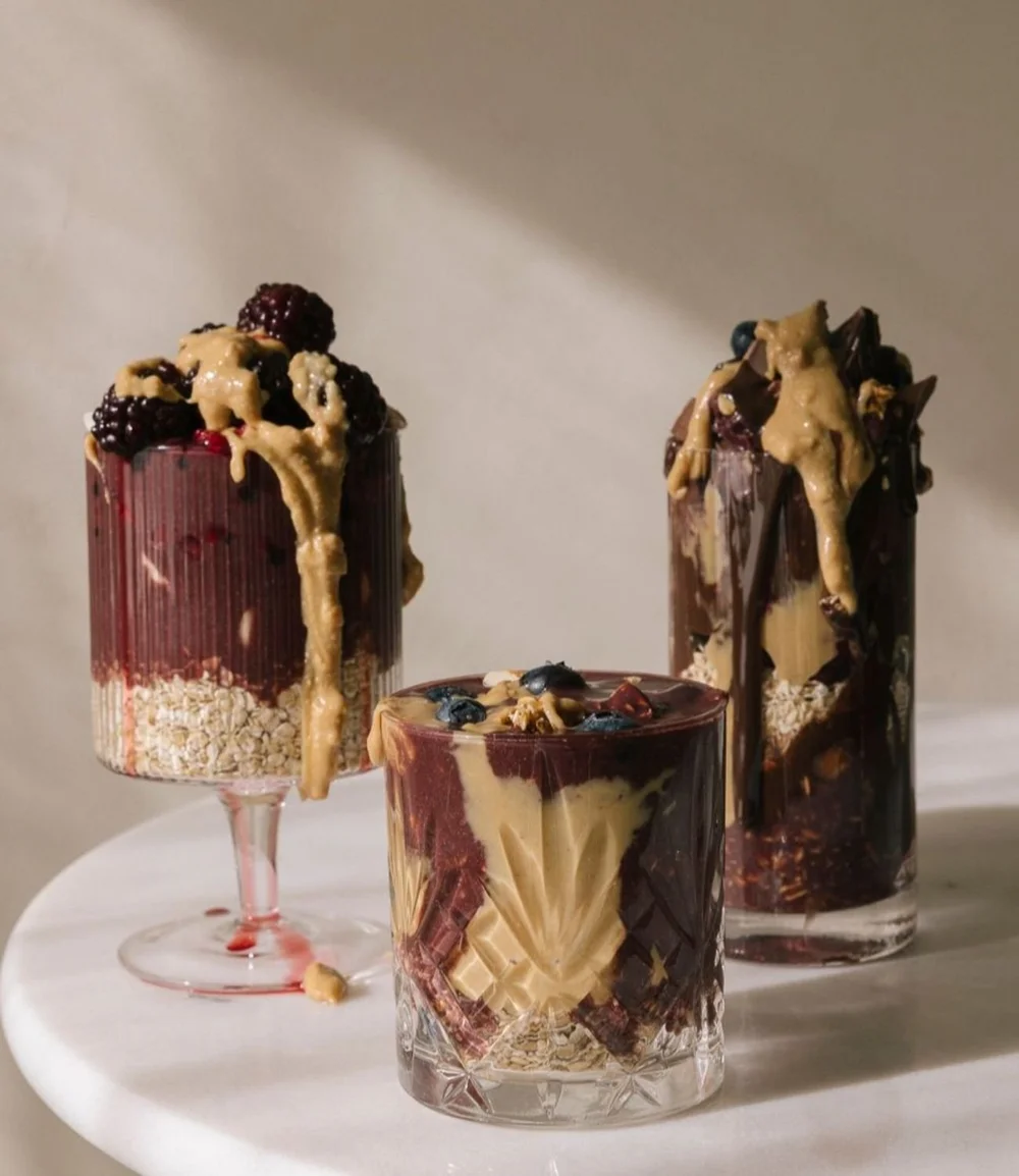 Acai ice cream with cookies