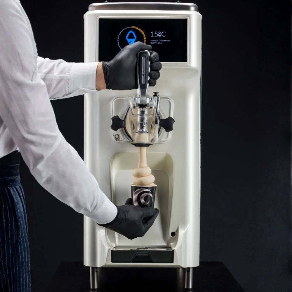 Gelmatic-Giotto11-sort-slushmaskin-isdalen-soft-serve.jpeg (Copy)