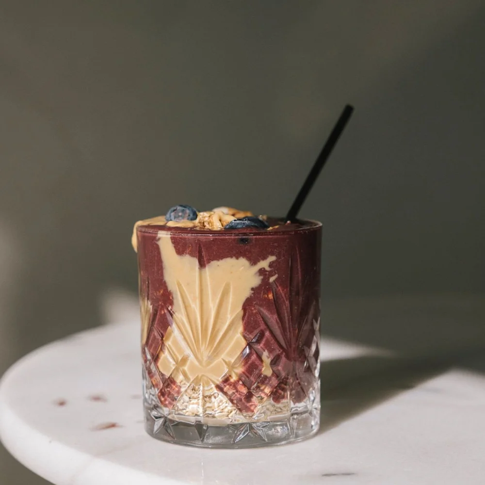 Açaí smoothie in a glass