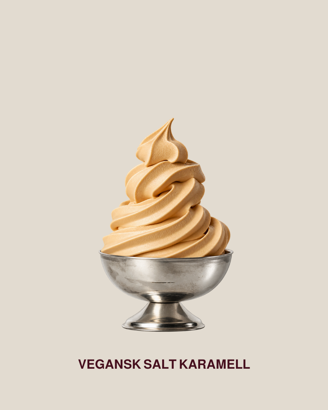 Vegansk salt karamell soft serve servert i sølvskål