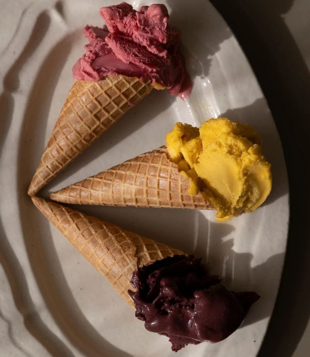 Açaí gelato and ice cream with cookies