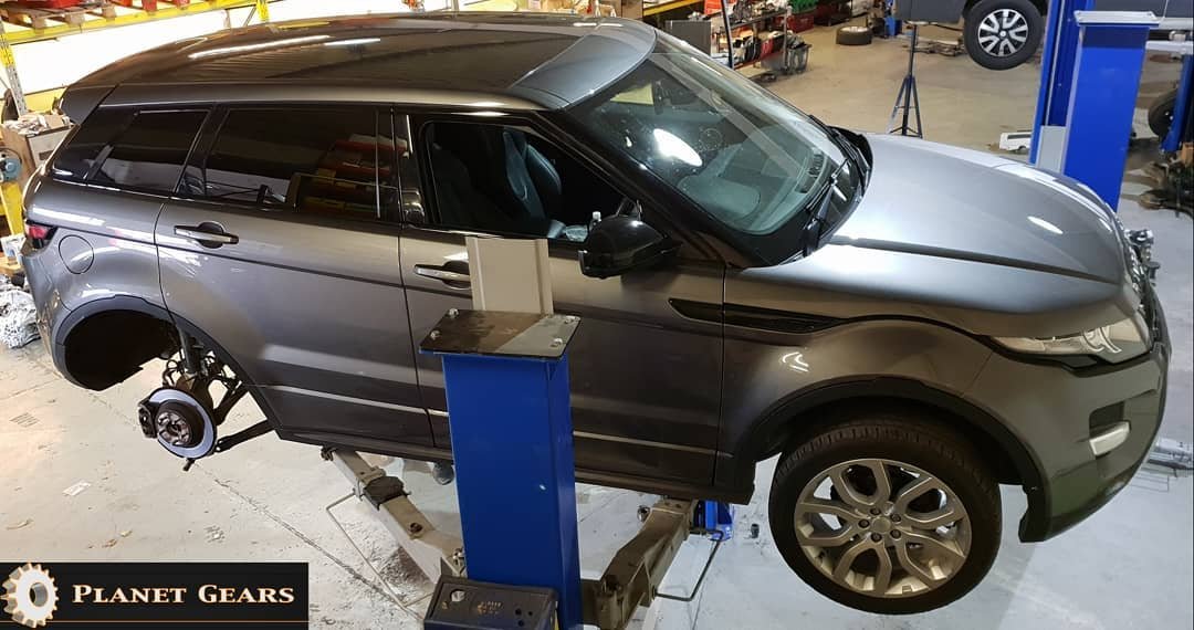 Couple of recent Evoques in and out, one with a diff issue and one with a transfer box fault 
#planetgears #rangerover #evoque