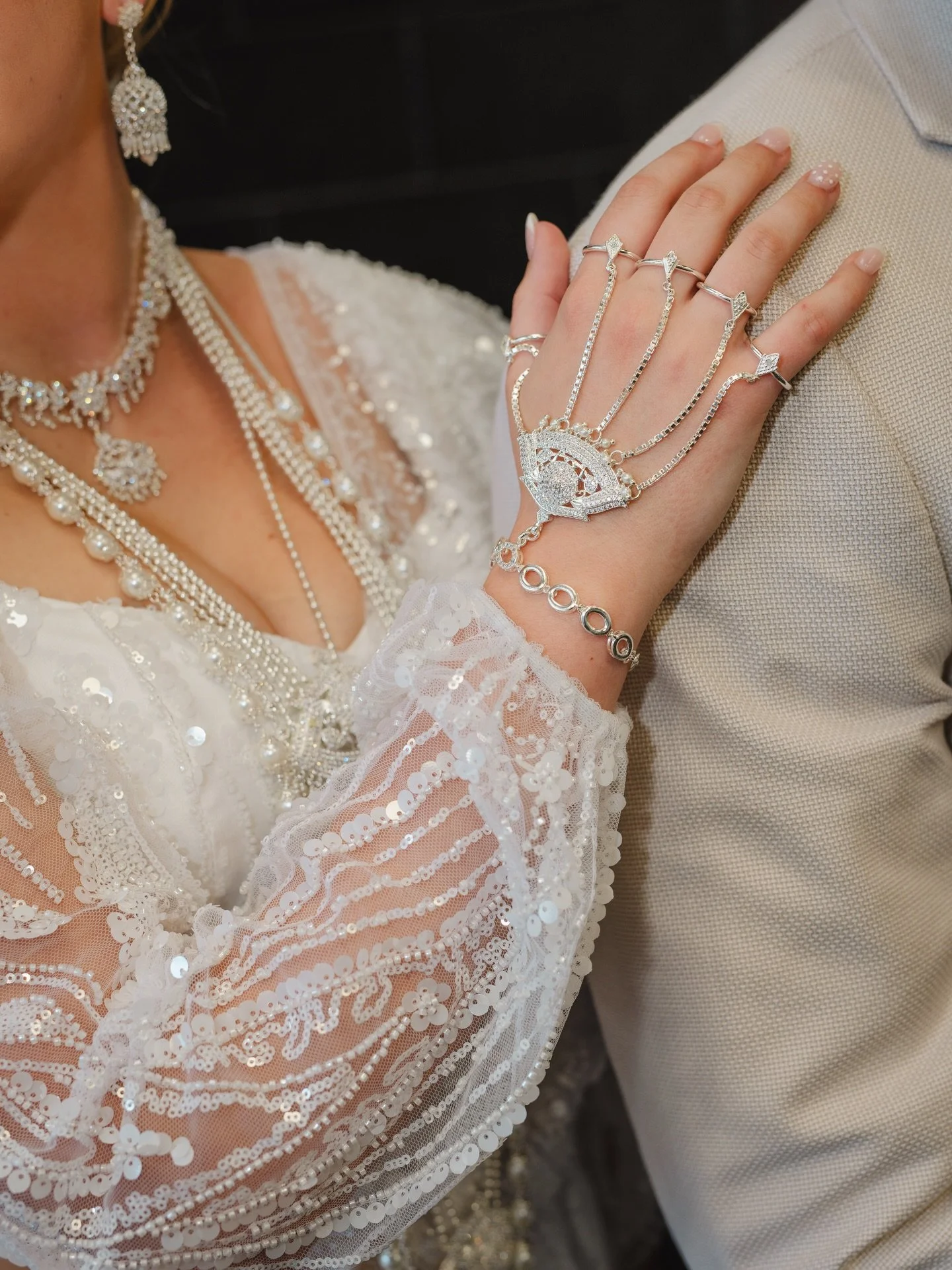 Kandyan Bridal Jewellery ~ Set 02 ~ Silver Evil Eye Kandyan Jewellery Set 🤍✨

Looking for Kandyan bridal jewellery in New Zealand or Sri Lankan bridal jewellery for rent?
At Aaryavi Bridal, we specialise in traditional Kandyan bridal jewellery curat