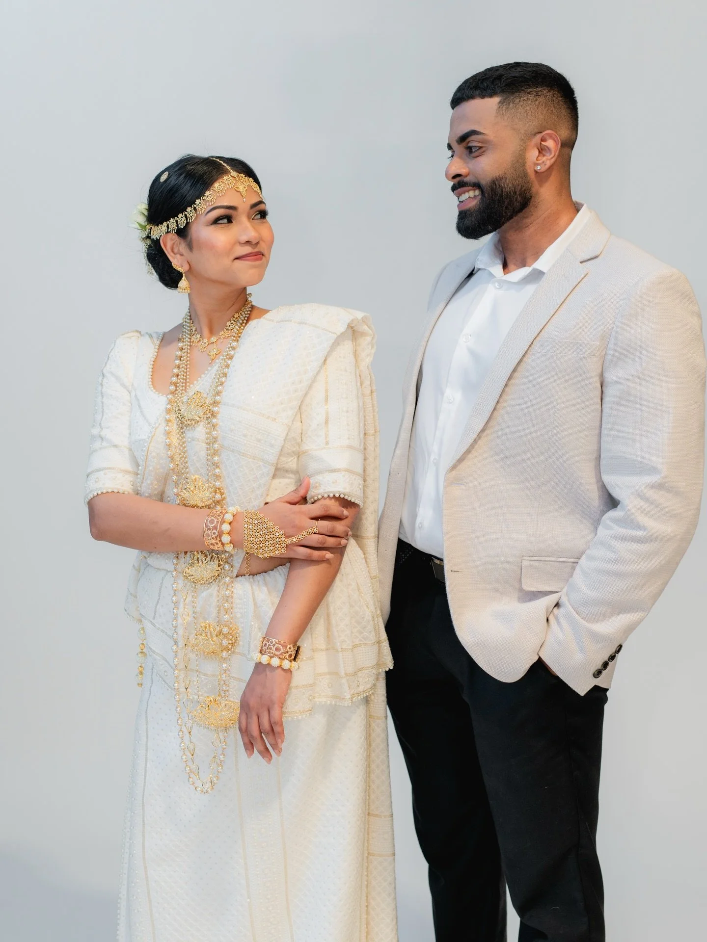 A moment of pure shyness and poses 🫶🏼

Model Bride: @_dulee_doo 
Model Groom: @sachintha_tic 
Kandyan &amp; Jewellery: @aaryavibridal 
MUA: @makeupby.nats
Ass. MUA: @ikmartistry 
Photography: @auckland_photography 

#kandyanbride e #srilankanweddin