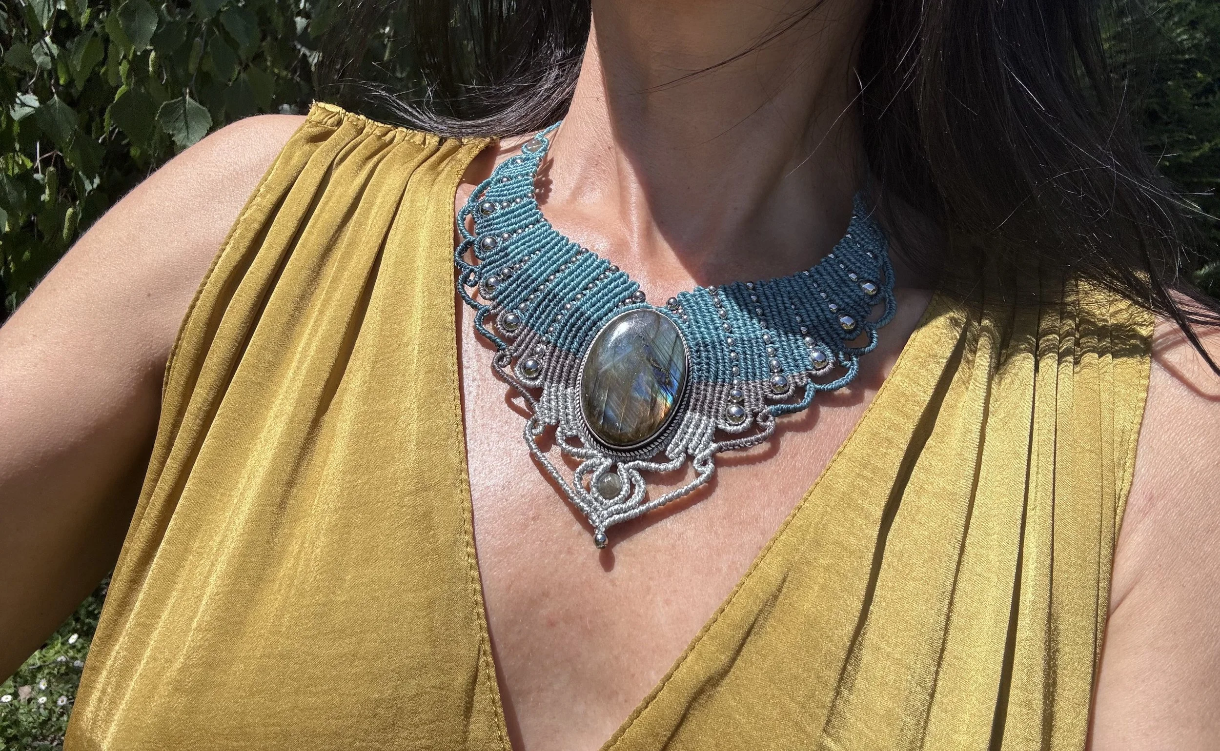Collection capsule by Océane - Collier en macramé avec Labradorite