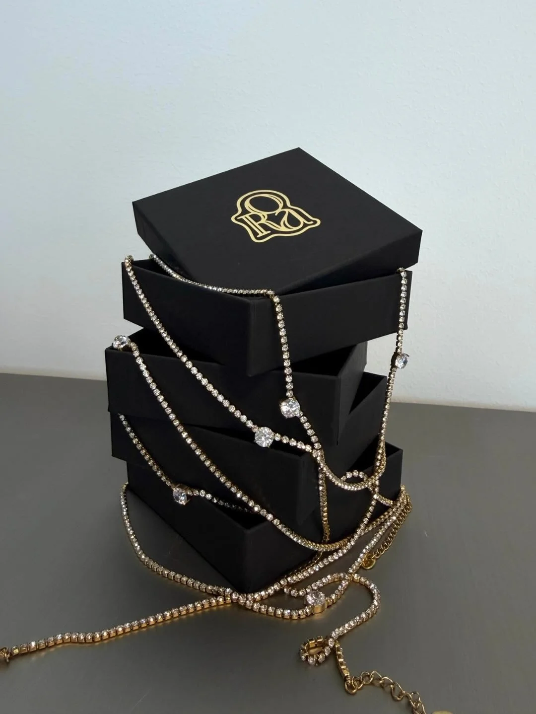 Nothing else needed. Just this choker ✨
Now online 
#orabold #jewerly #choker #goldjewellery #boldjewelry